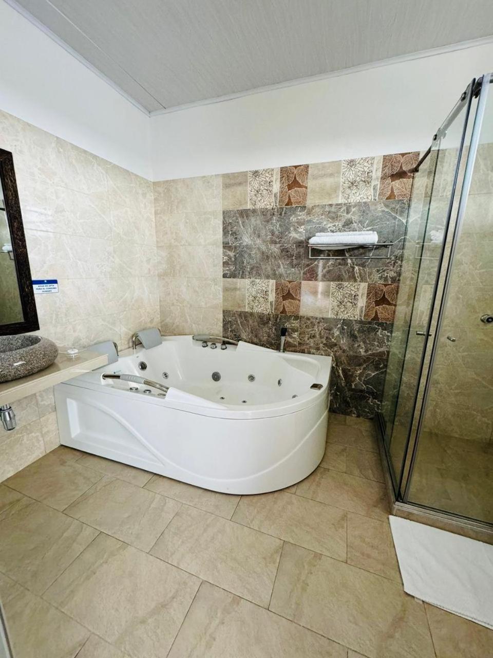 Deluxe Suite With Spa Bath photo 2