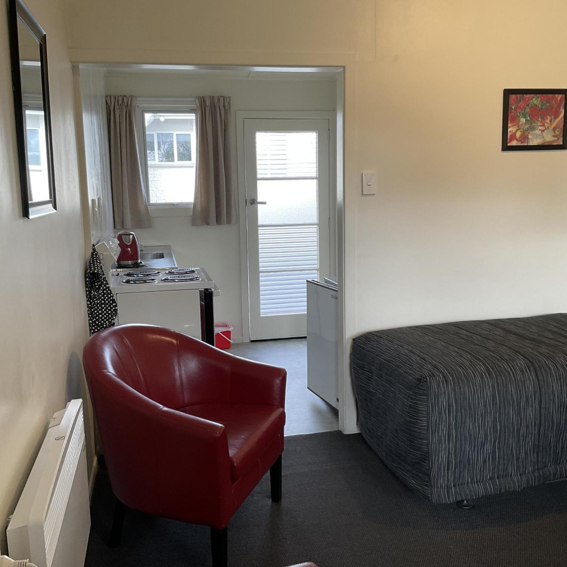 One-Bedroom Apartment photo 2