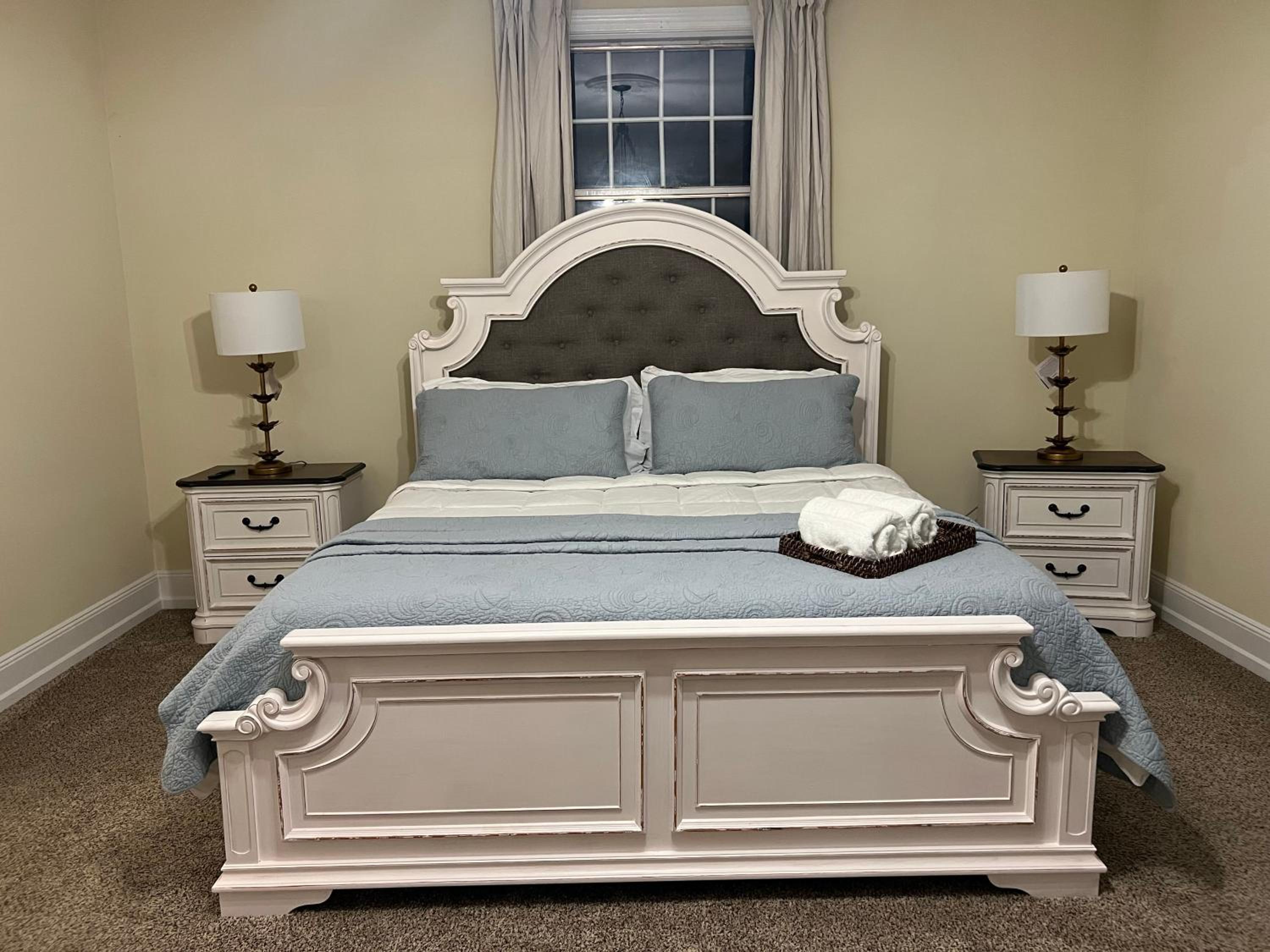 Five-Bedroom House photo 1