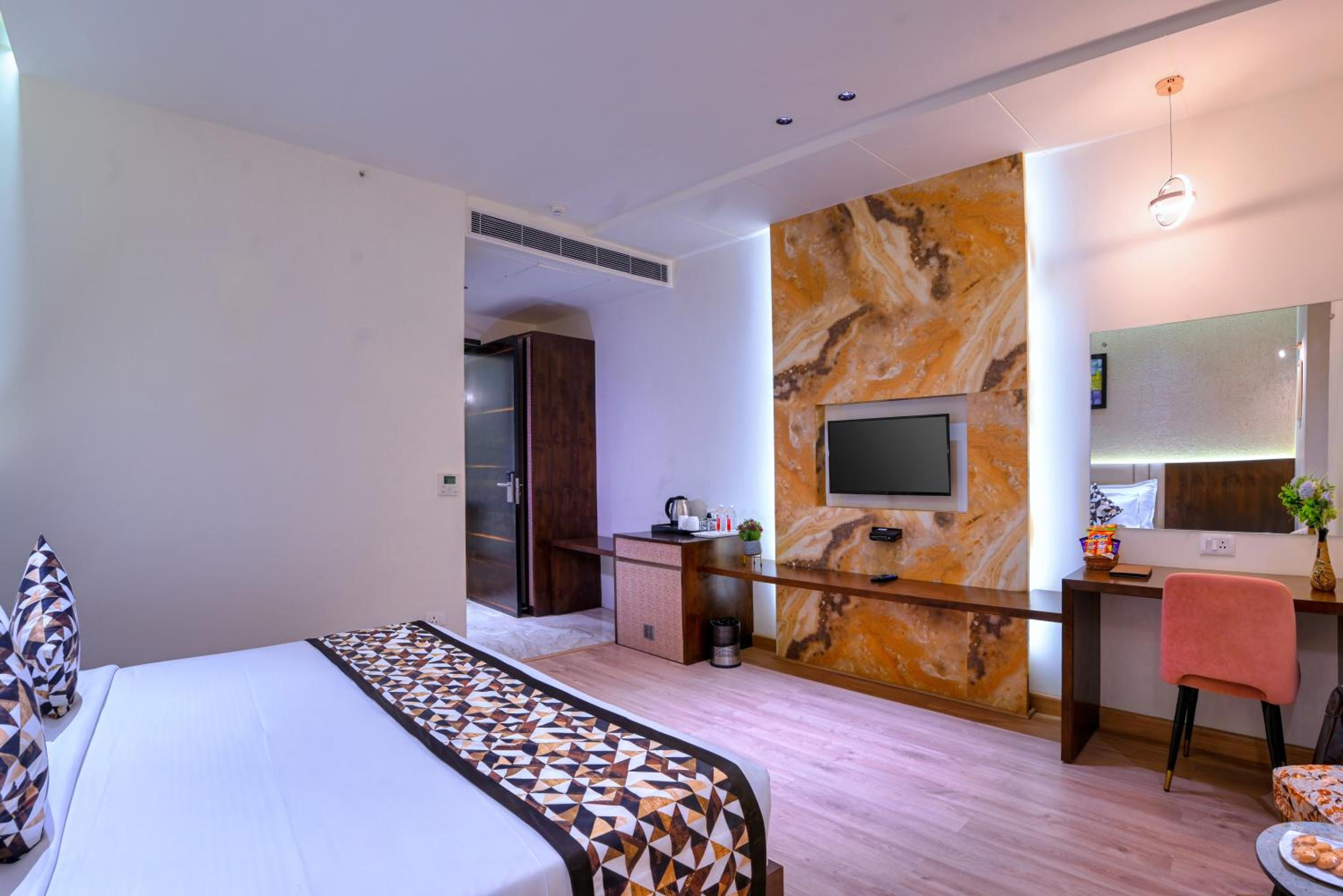 Double or Twin Room - Photo 7