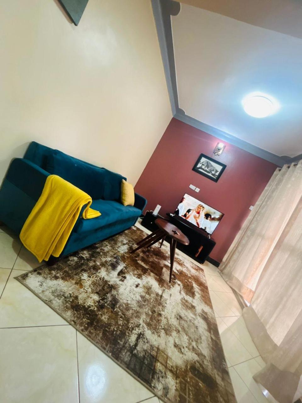 One-Bedroom Apartment photo 1