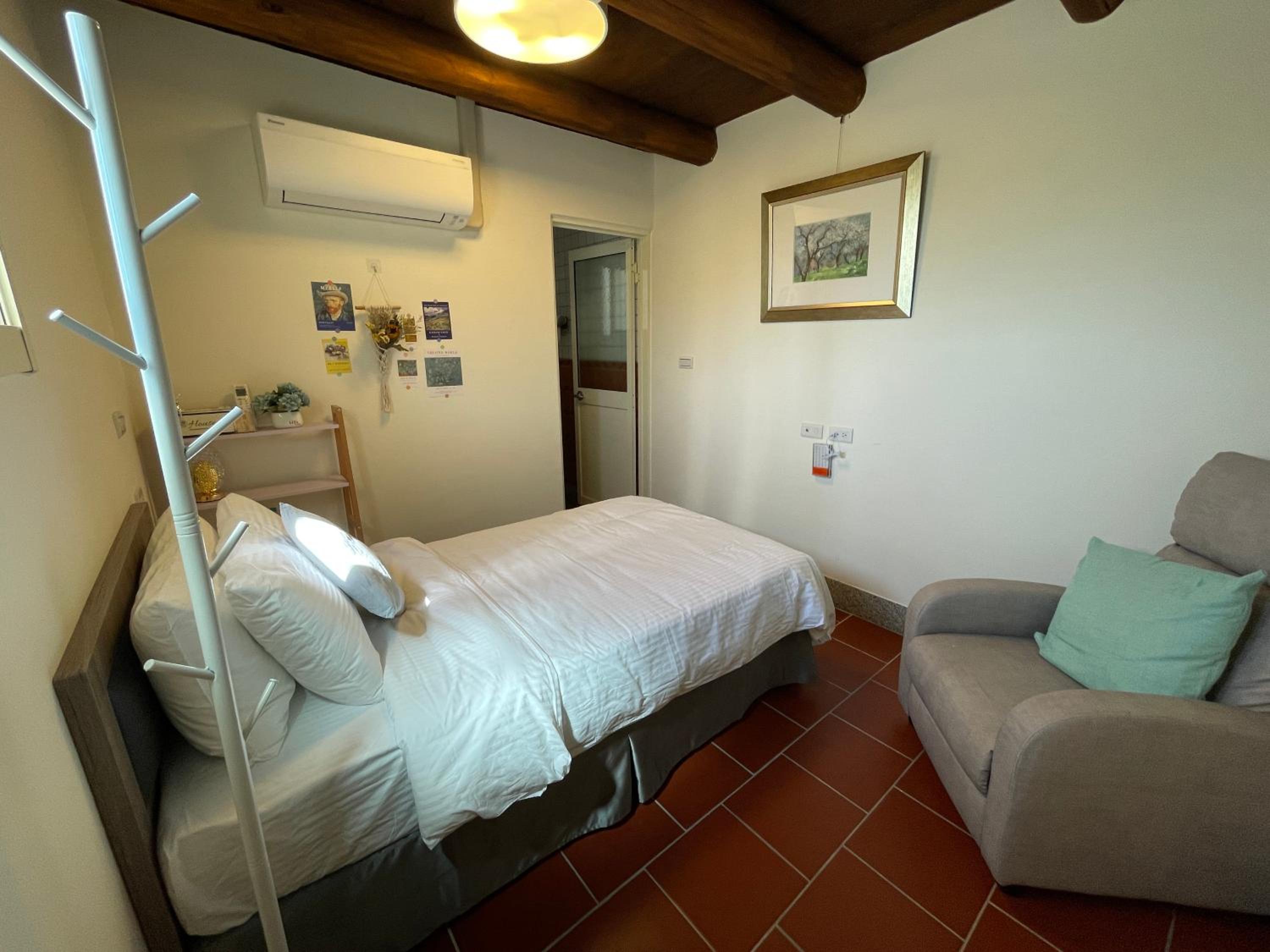 Small Double Room - Photo 5