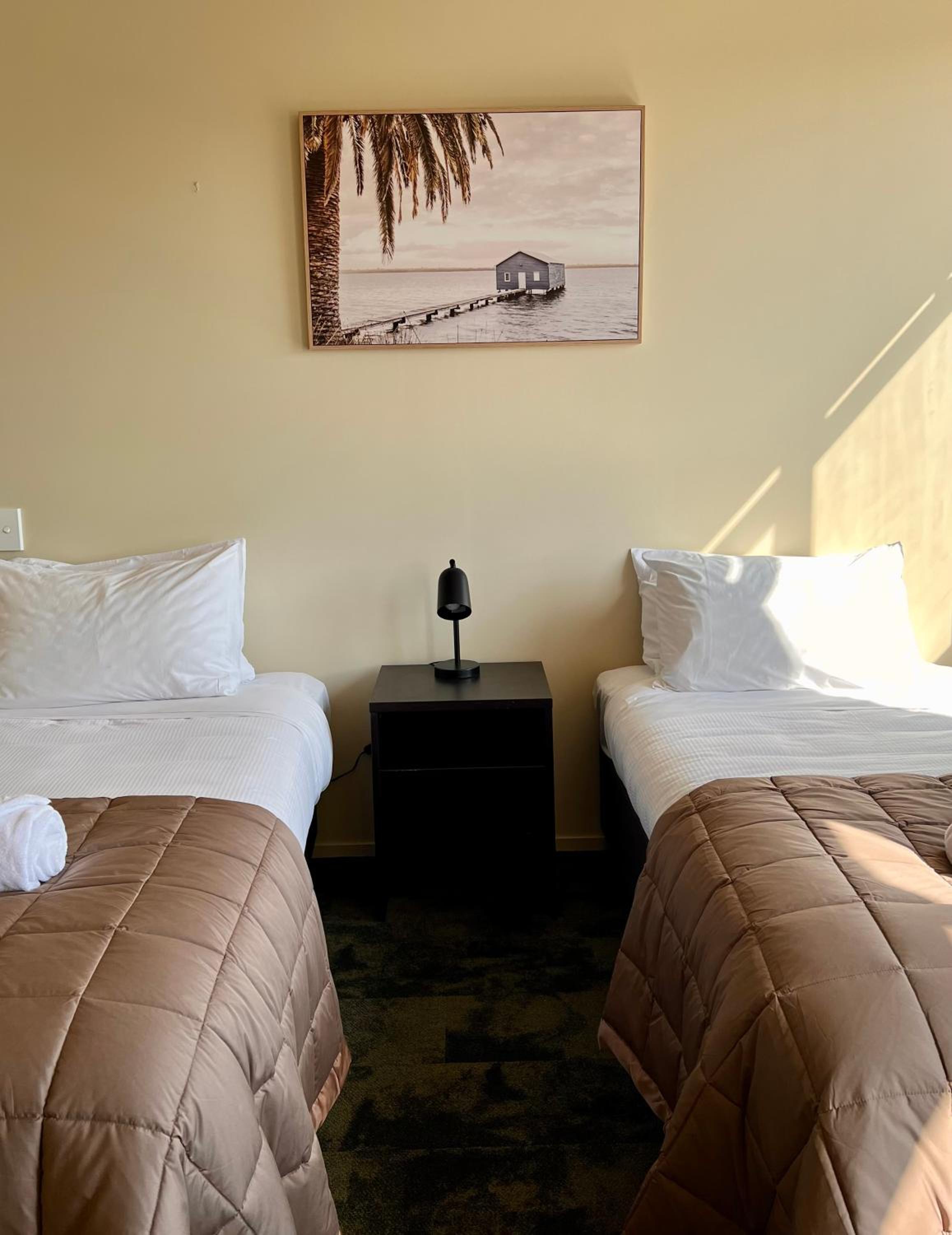 Standard Twin Room - Photo 2