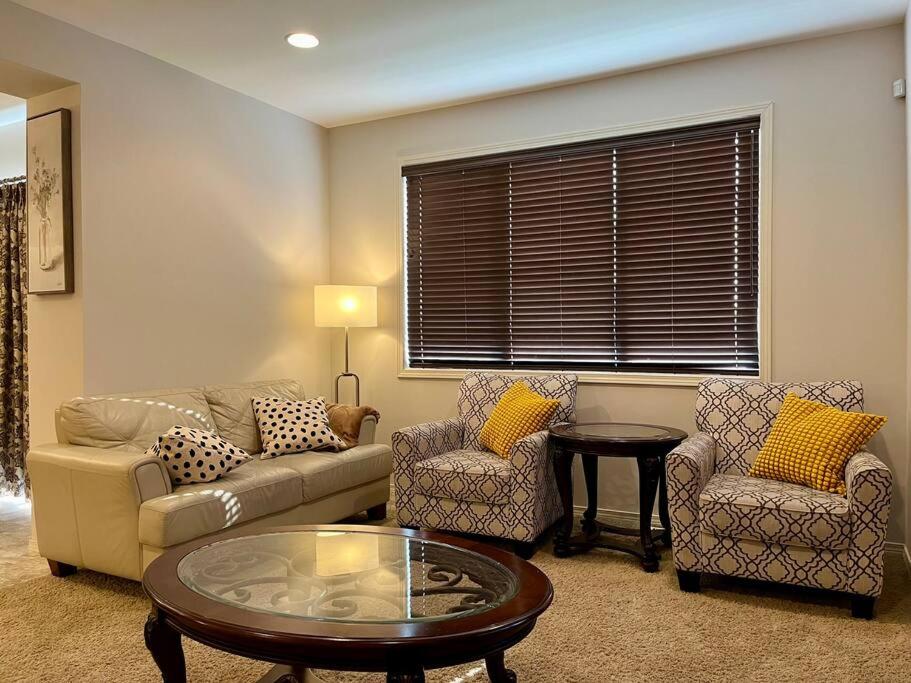 Four-Bedroom House photo 3