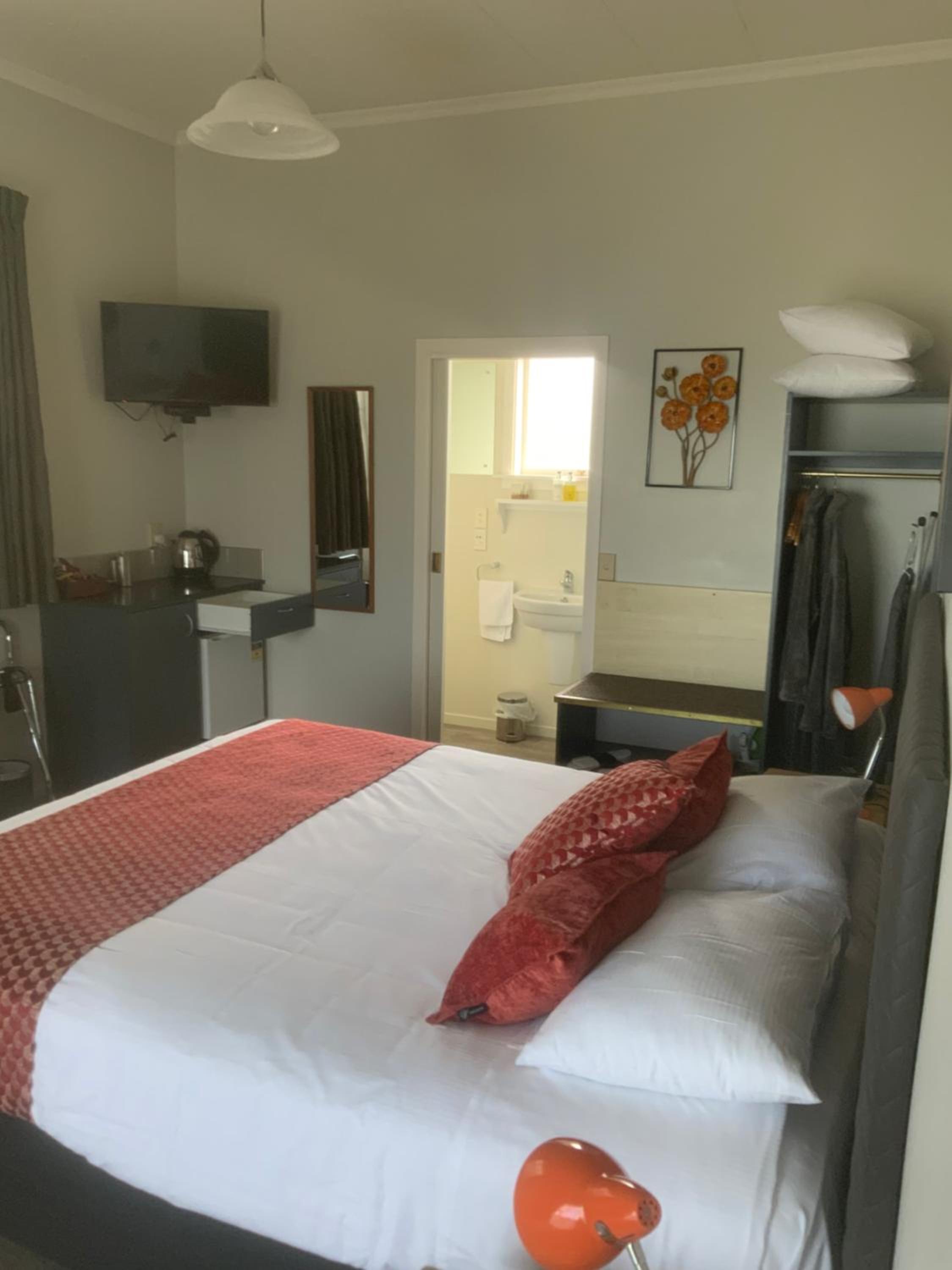 Deluxe King Room photo 2