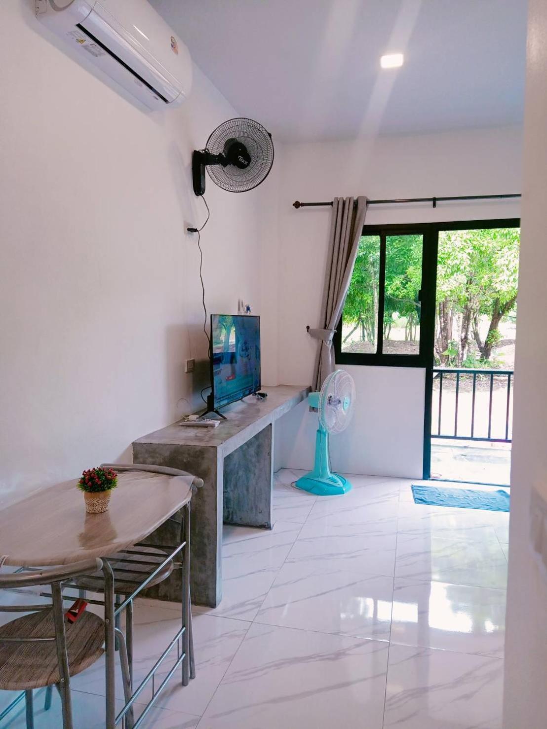 Deluxe Double Room with Balcony photo 2