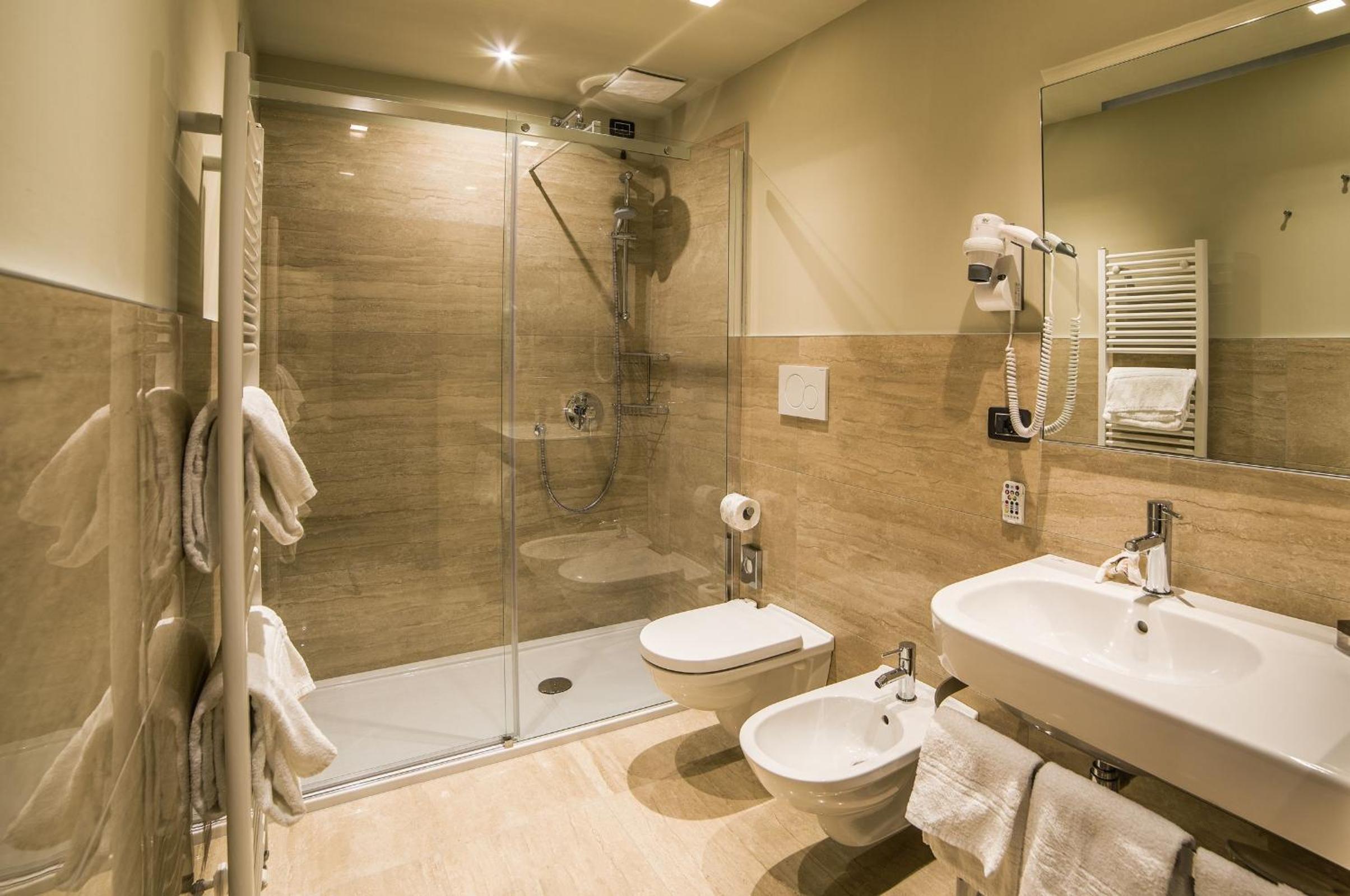 Deluxe Double or Twin Room photo 2