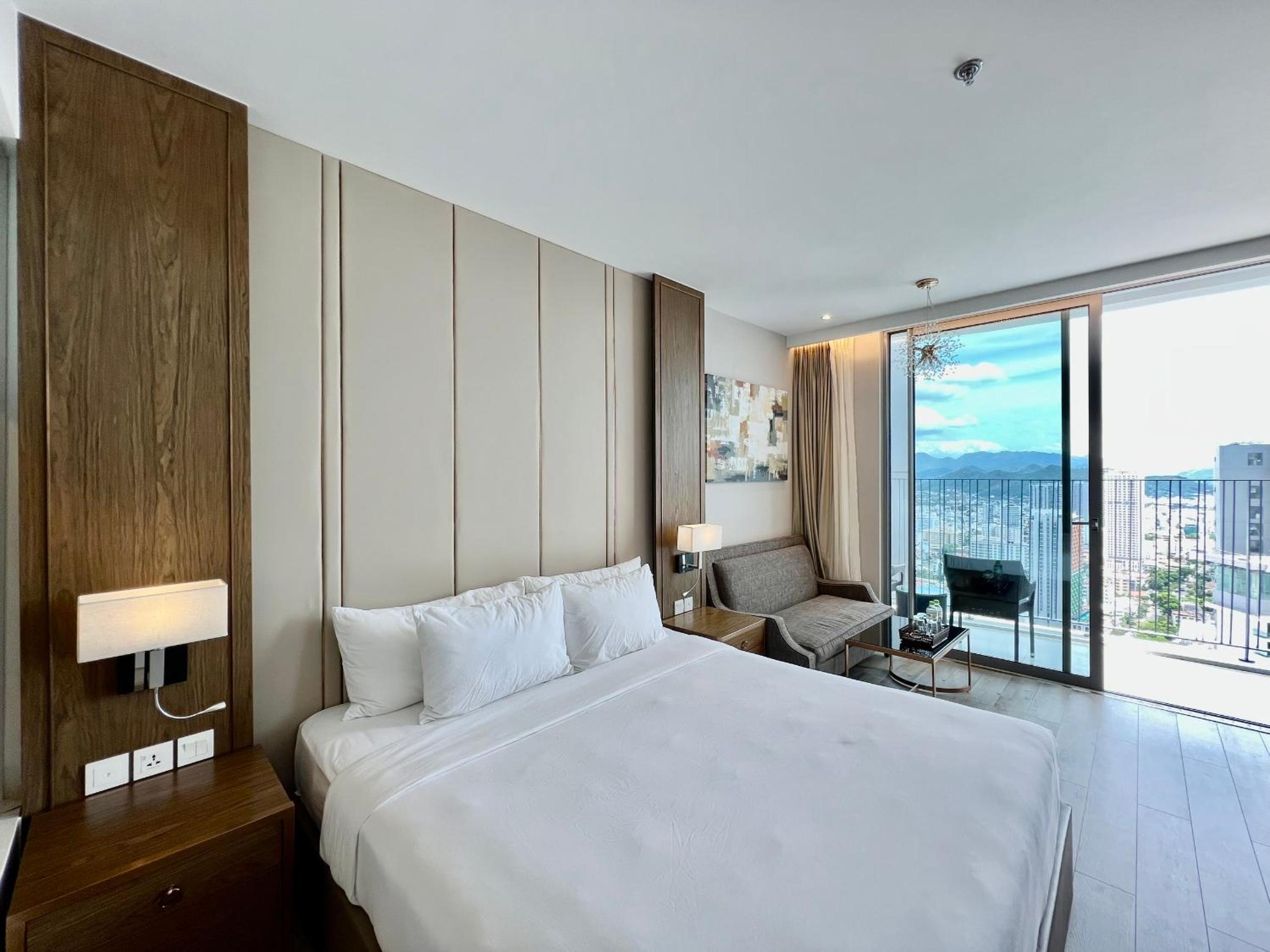 Deluxe Double Room With Side Sea View