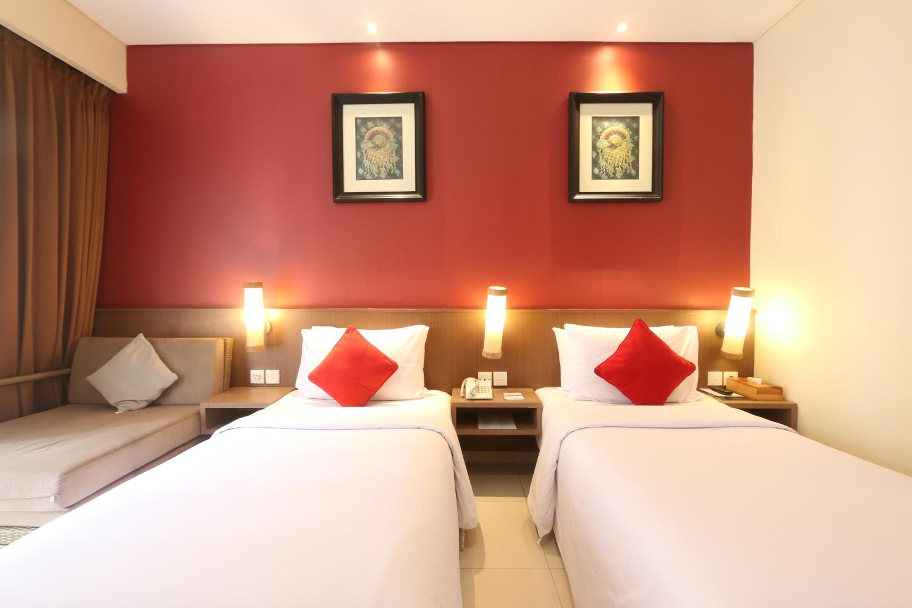 Deluxe Upper Floor Room, Twin Bed with Pool View