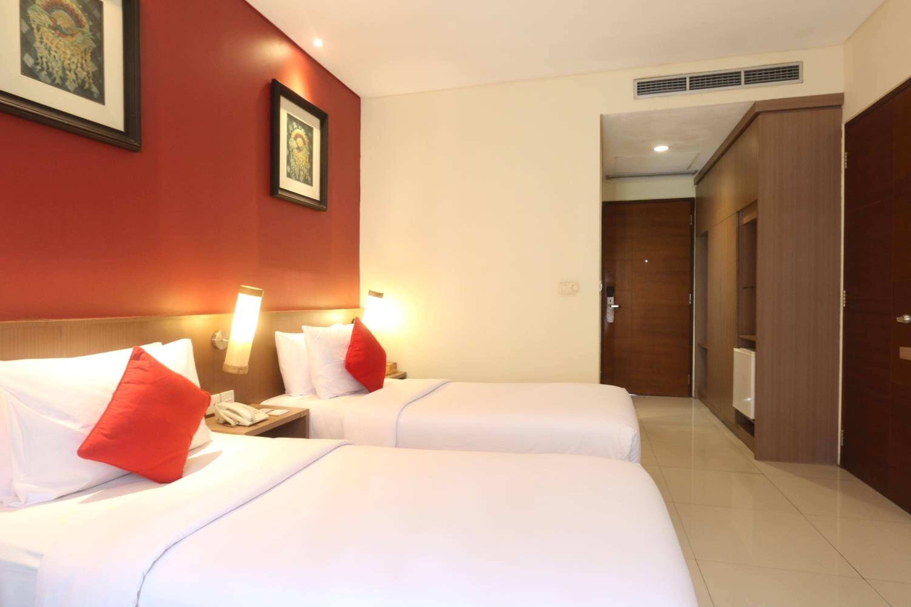 Deluxe Upper Floor Room, Twin Bed with City View photo 3