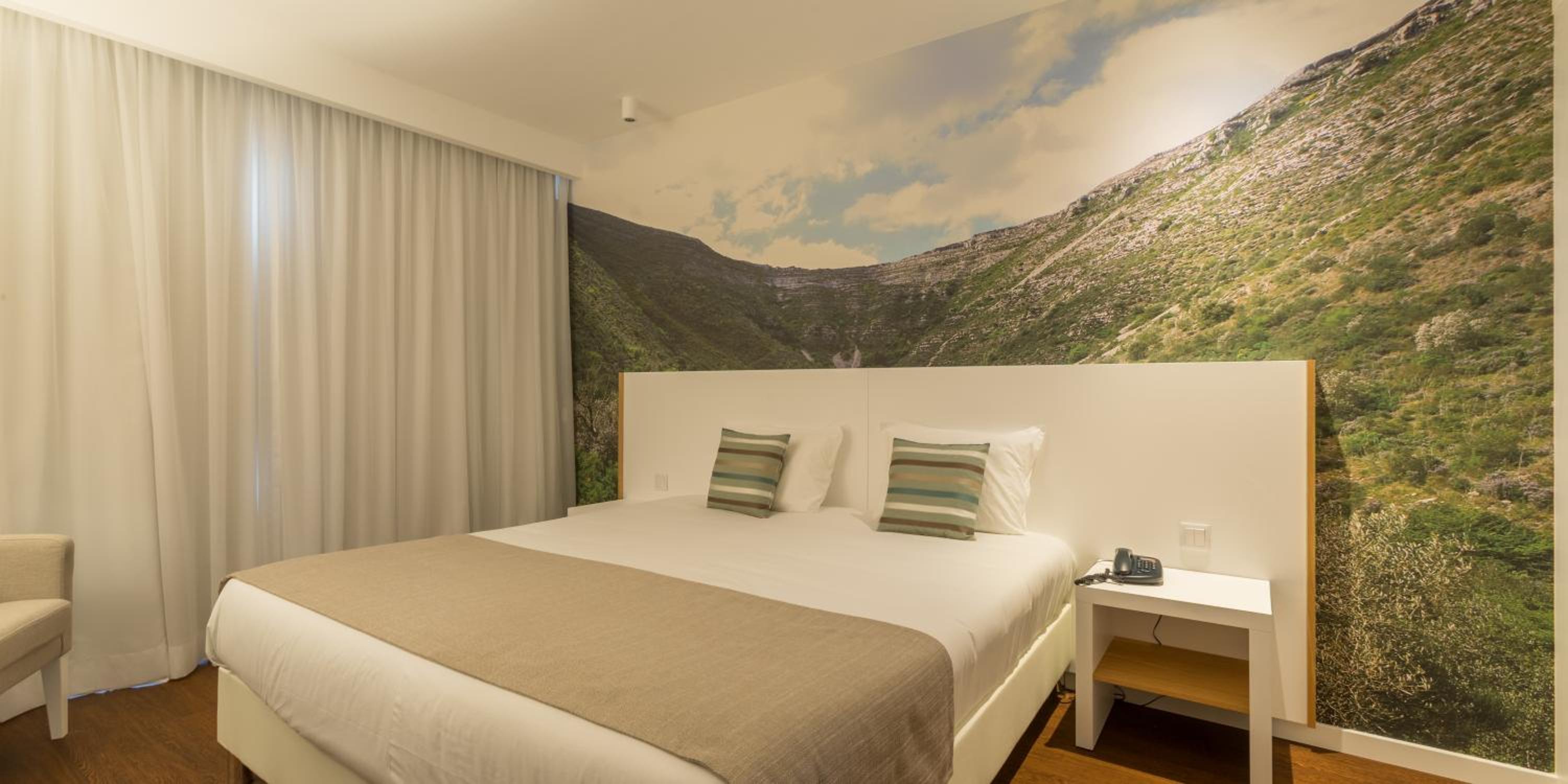 Superior Double or Twin Room thumbnail 6
