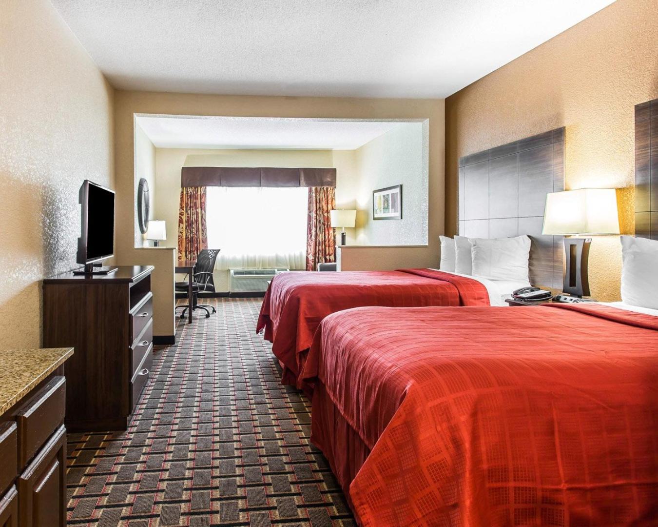 Suite with Two Double Beds - Non-Smoking - Photo 4