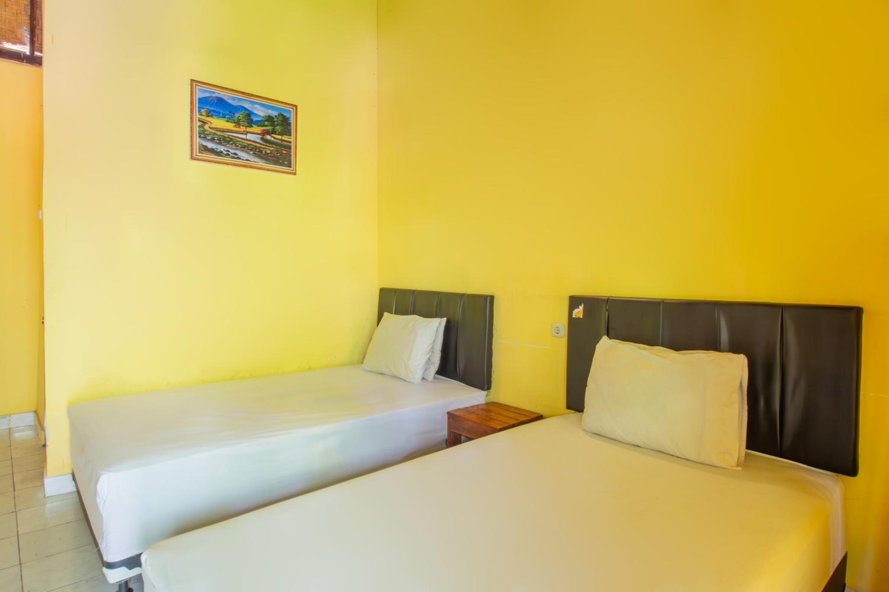 Budget Twin Room photo 2