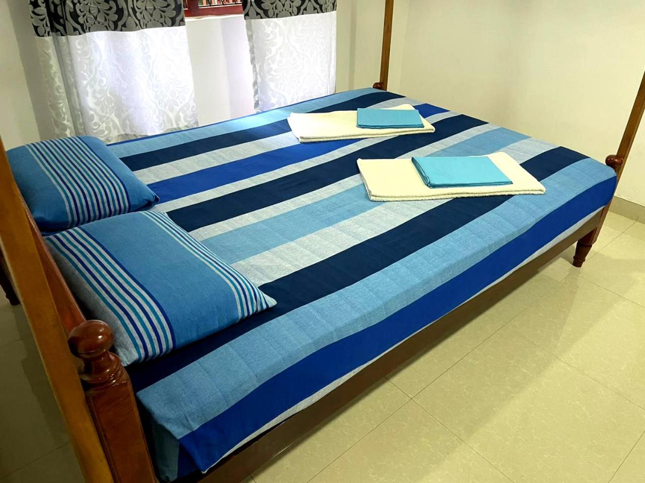 Budget Double Room with Fan - No Hot Water photo 2