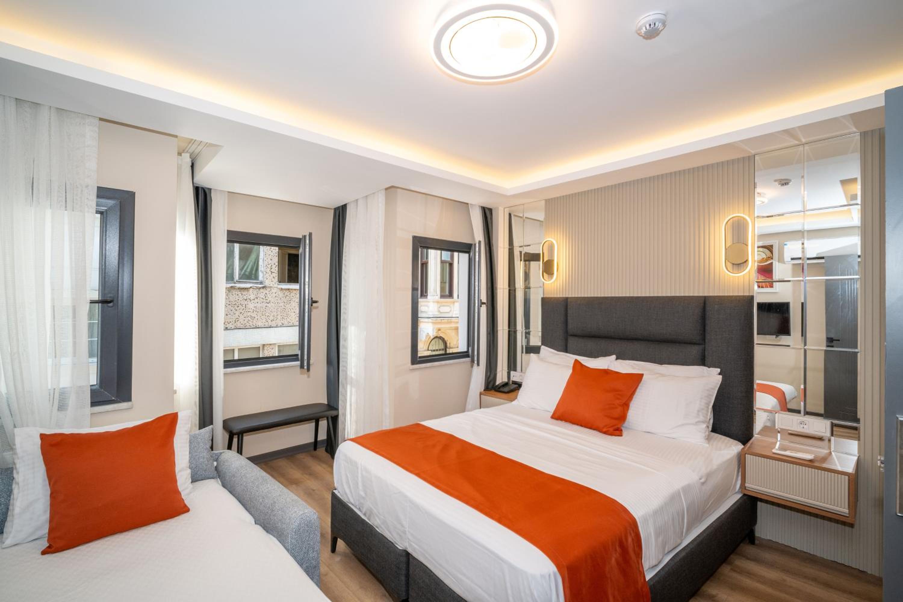 Deluxe King Room photo 3