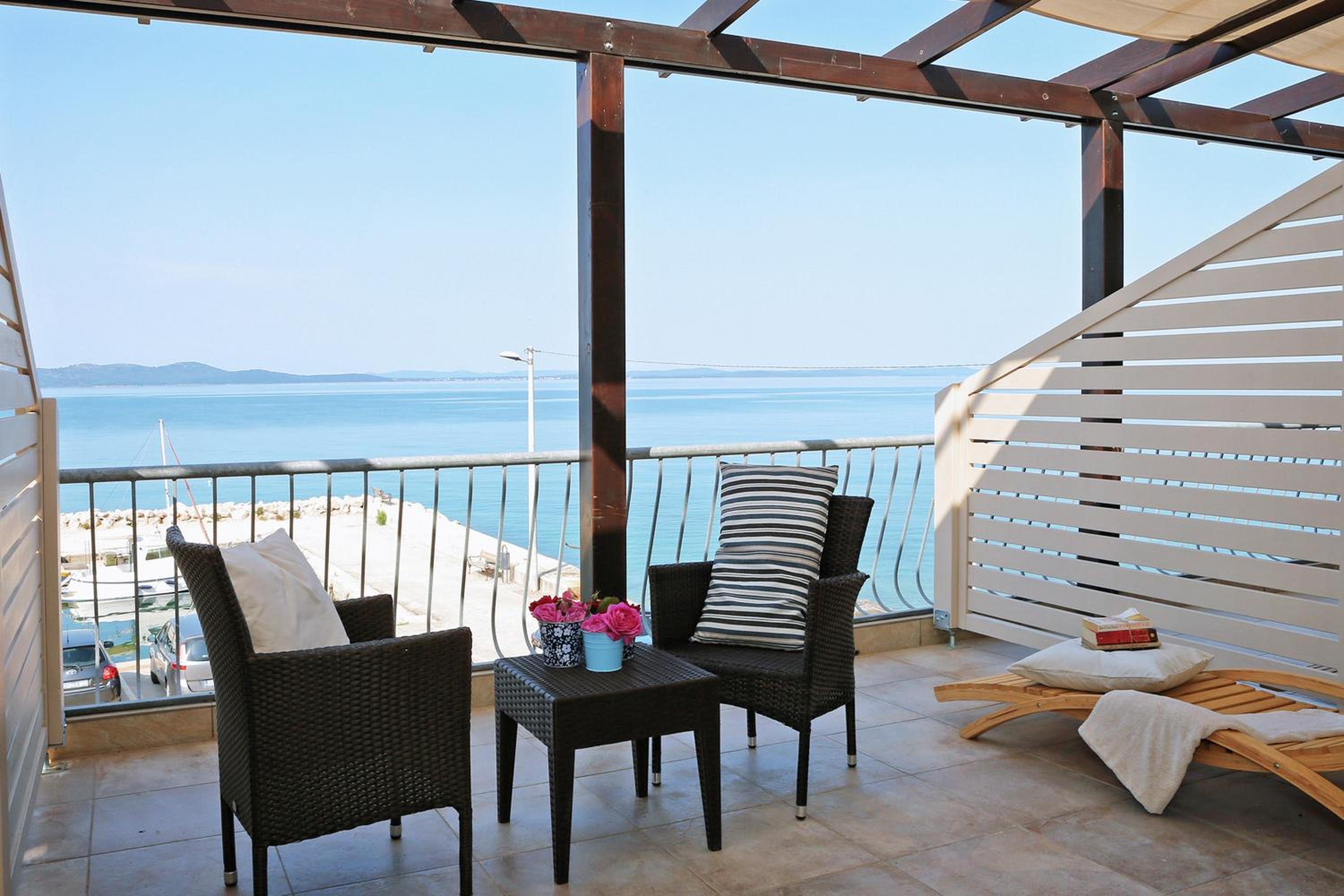 Superior Triple Room with Sea View - Photo 3