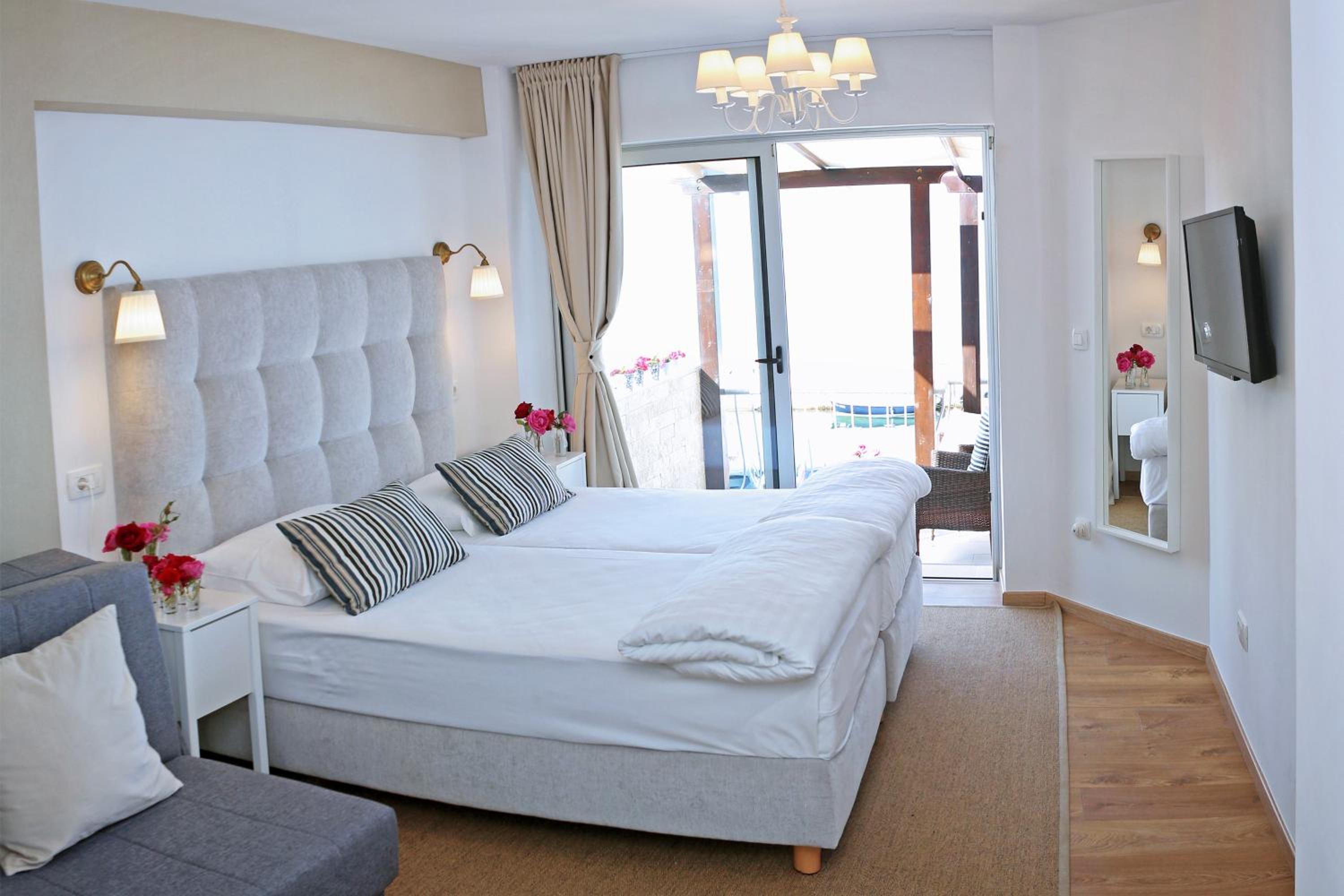 Superior Triple Room with Sea View - Photo 1