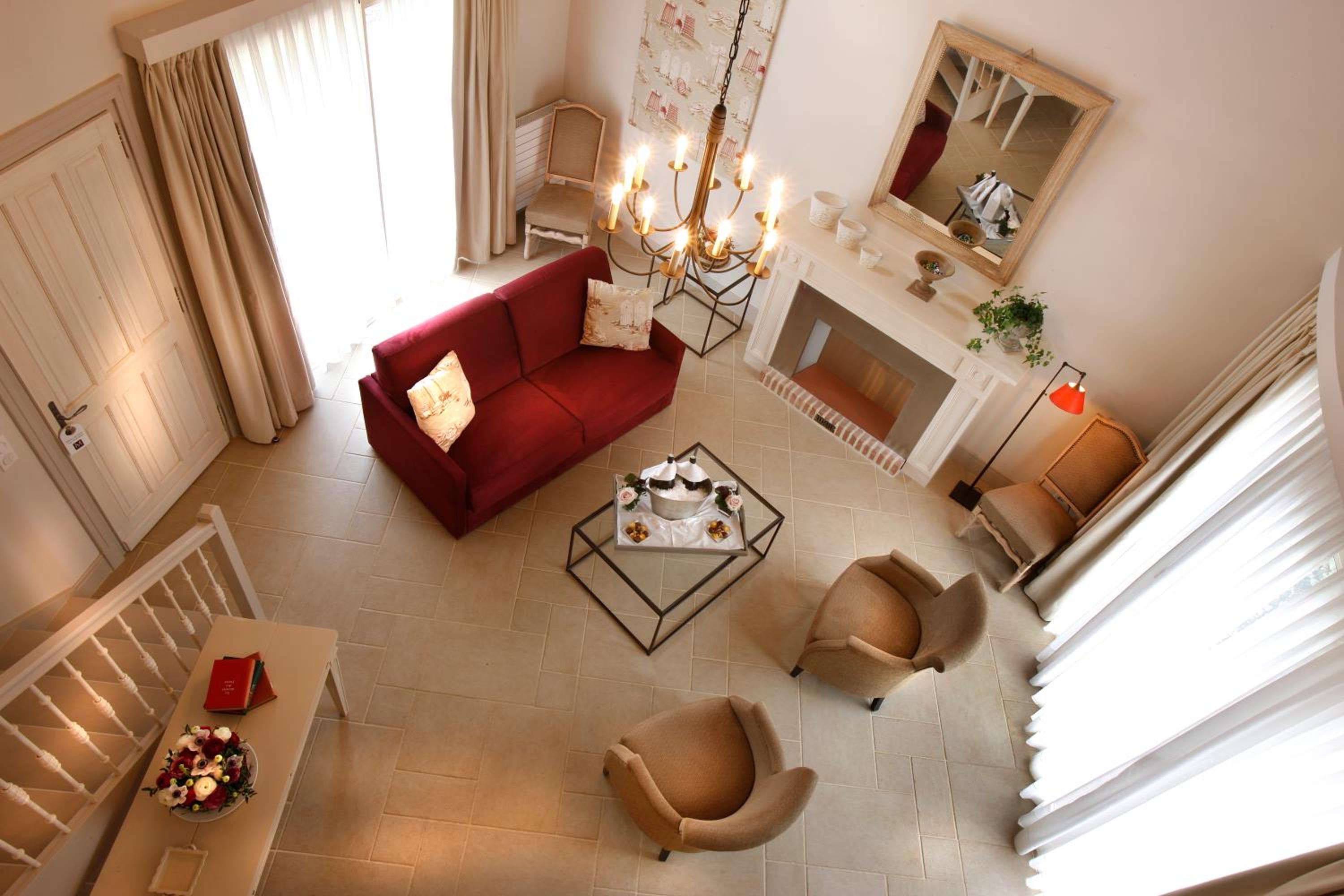 Communicating Manor Suite photo 1