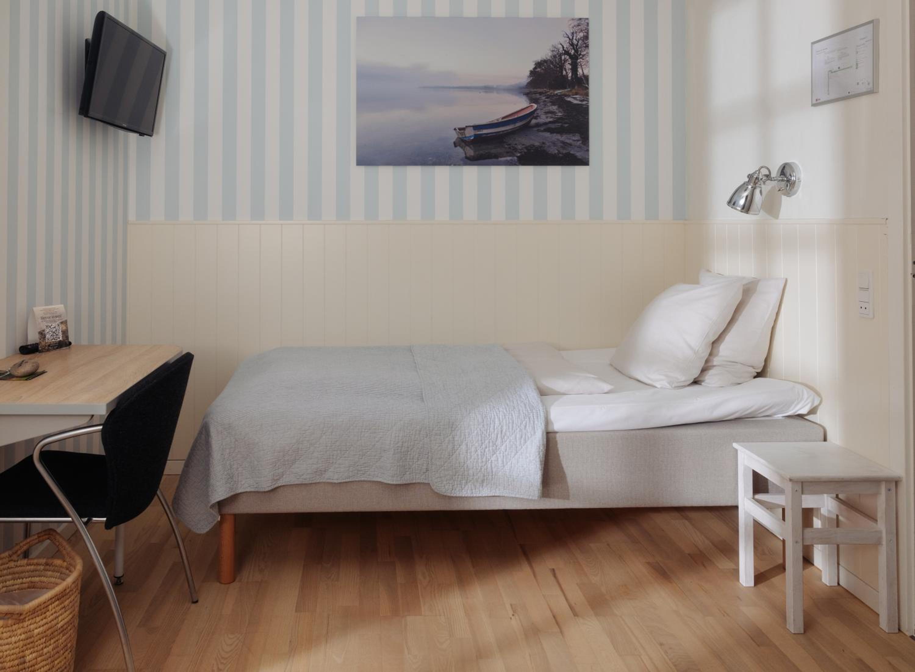 Small Single Room photo 2