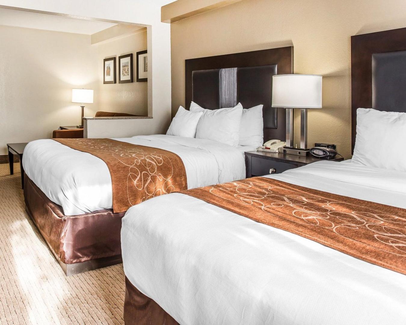 Queen Suite with Two Queen Beds - Non-Smoking - Photo 2