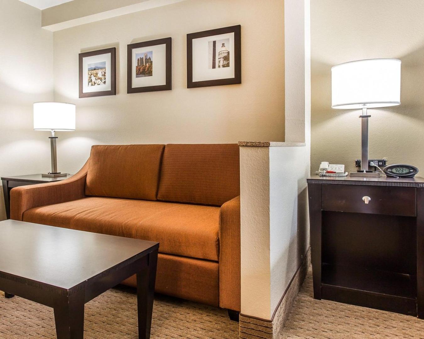 King Suite - Non-Smoking - Photo 2