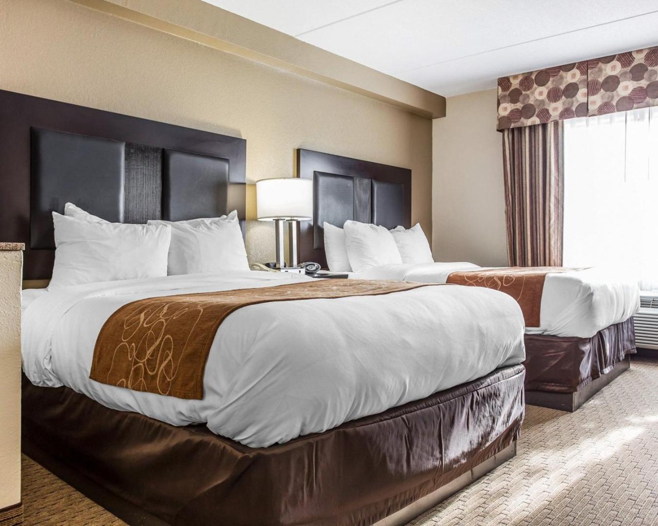 Queen Suite with Two Queen Beds - Non-Smoking - Photo 7