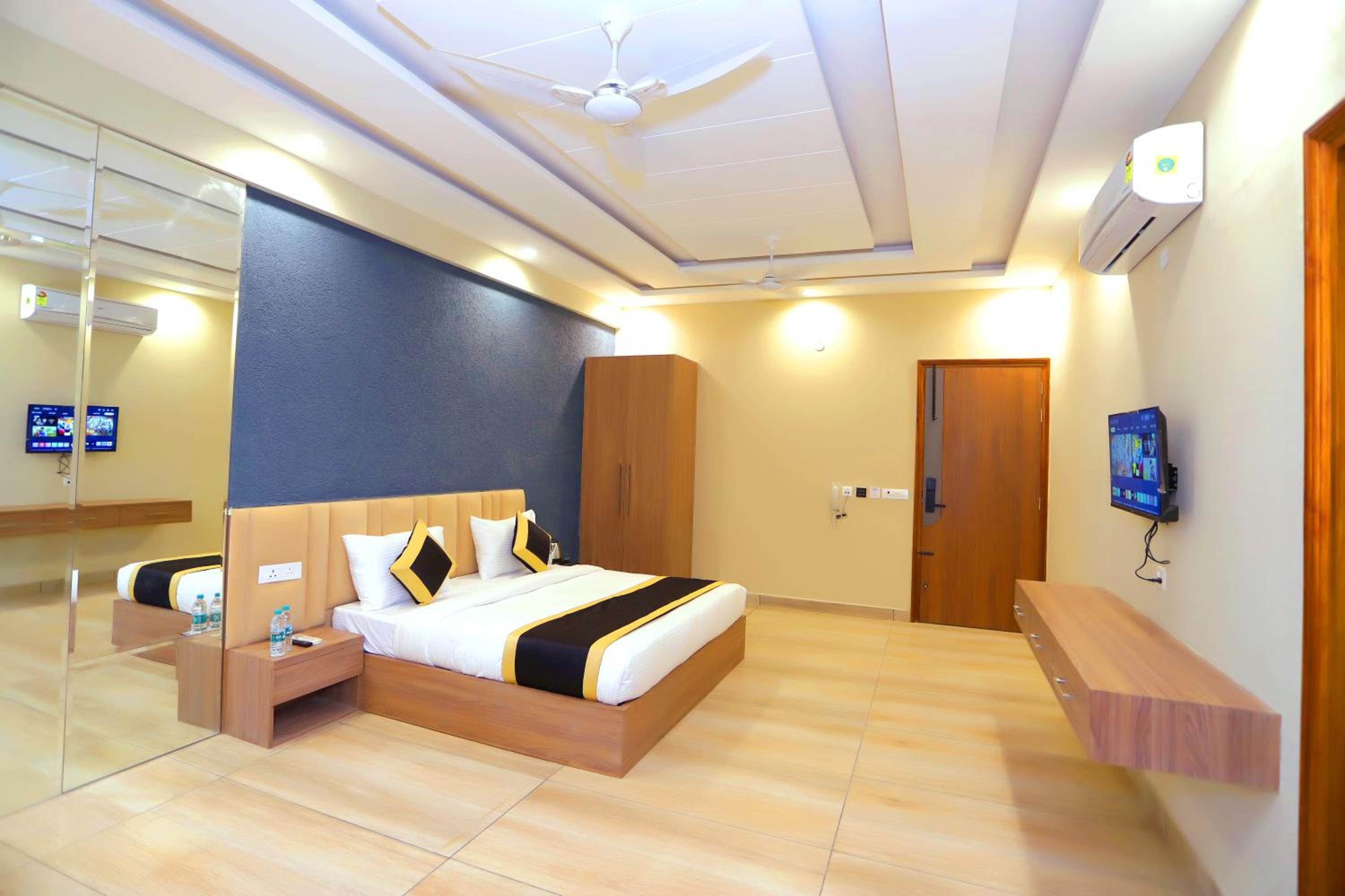 Suite with City View photo 3
