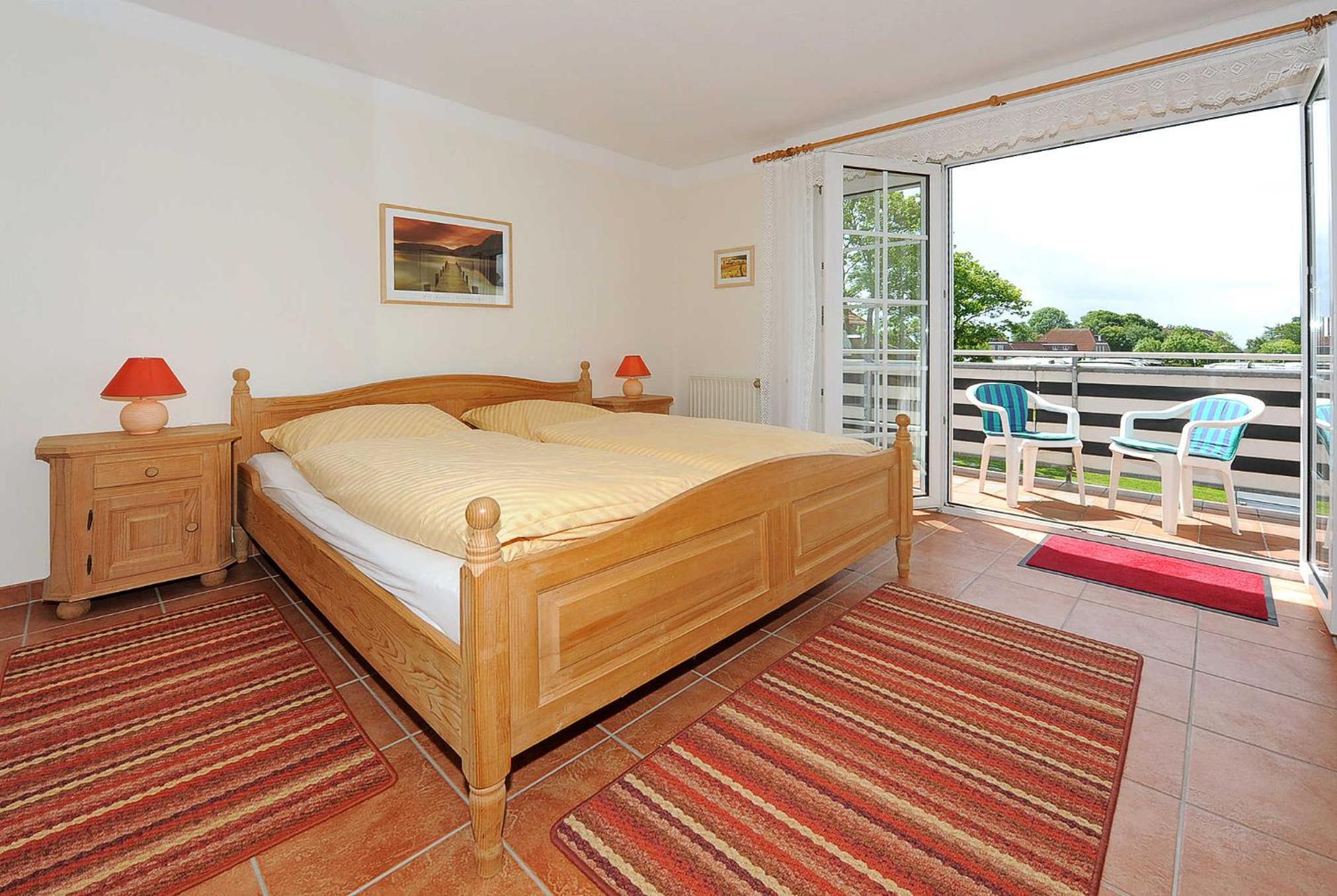 Apartment with Balcony photo 2