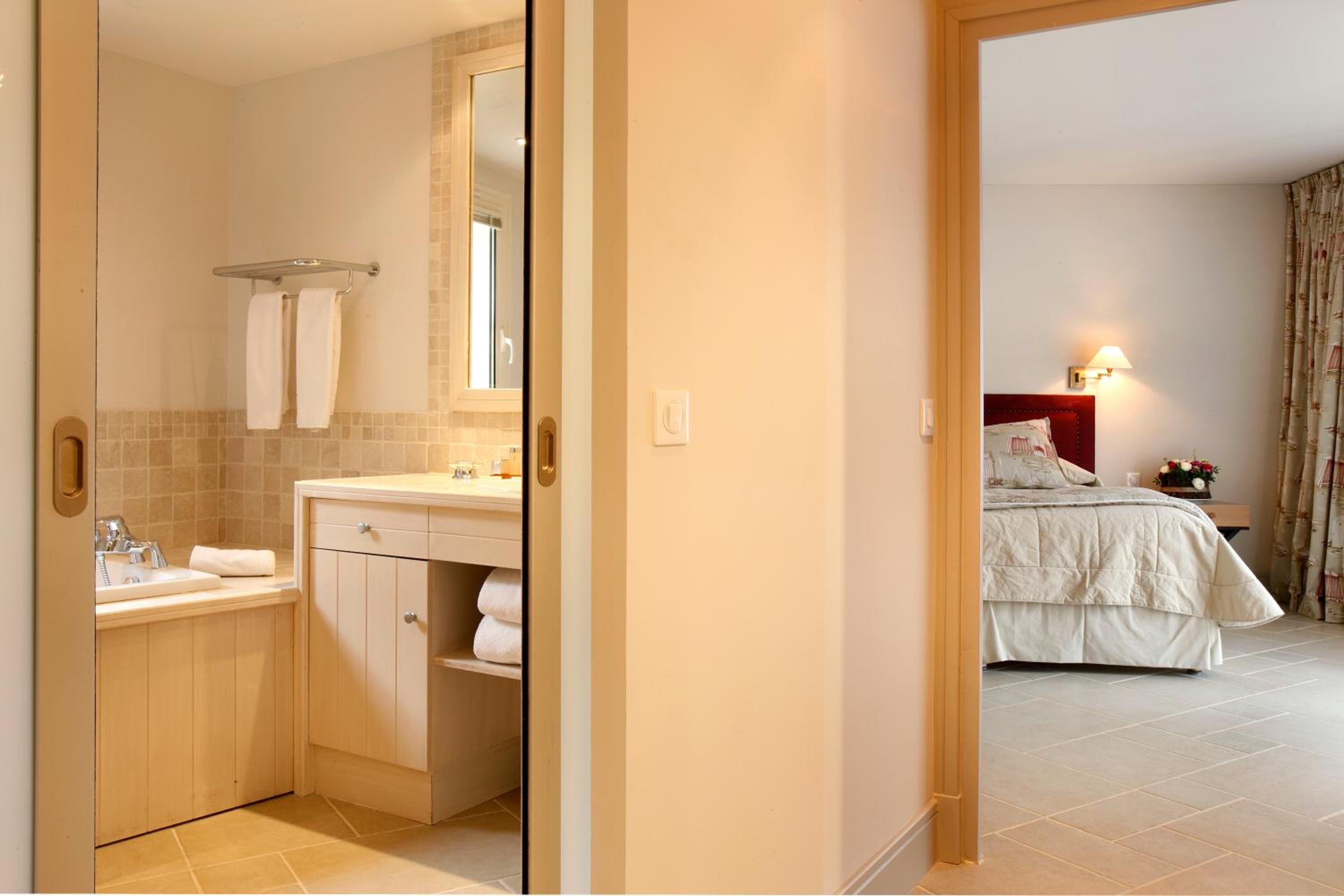 Manor Suite photo 2