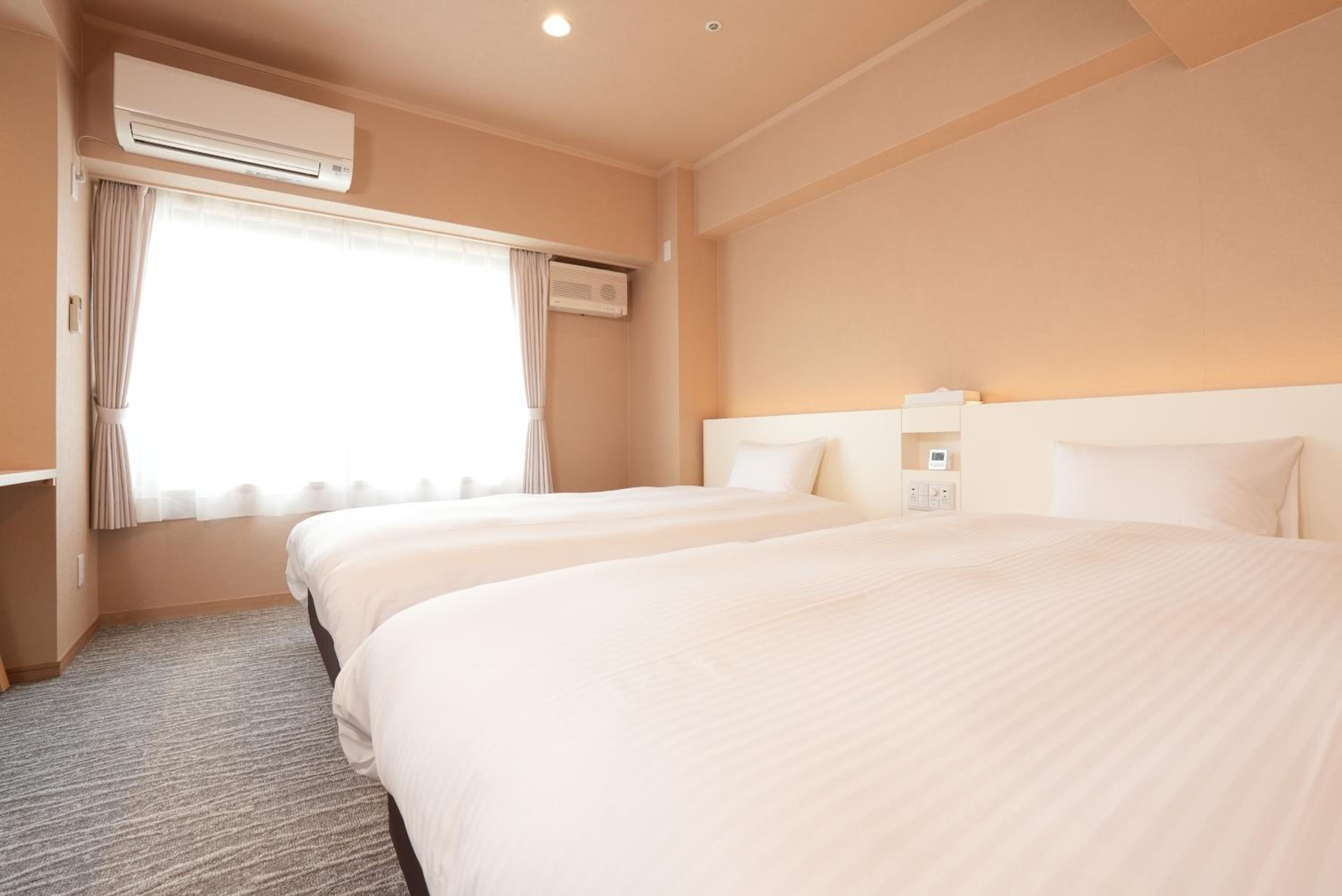 Suite - Photo 8