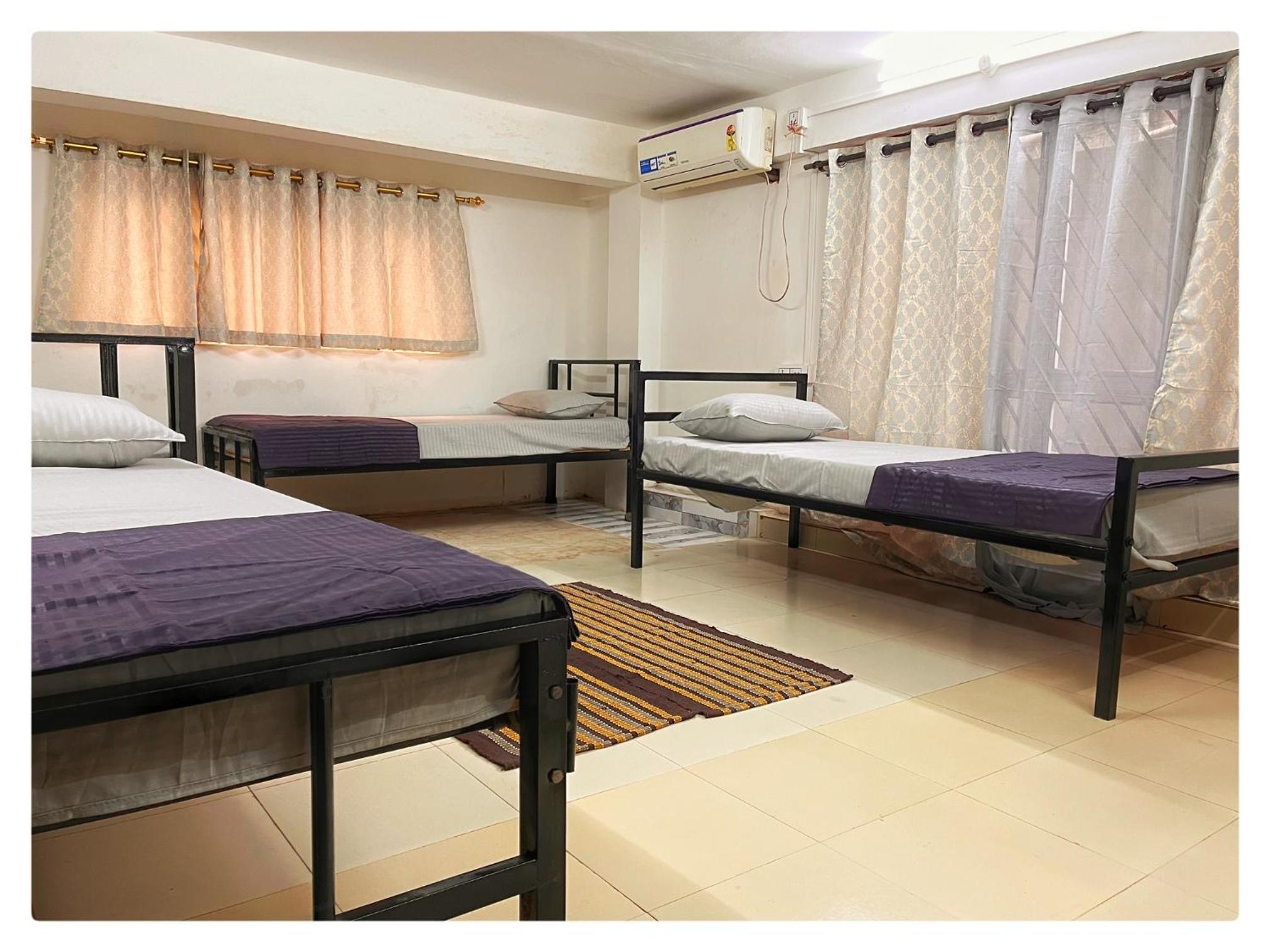 Female Dormitory Room photo 3