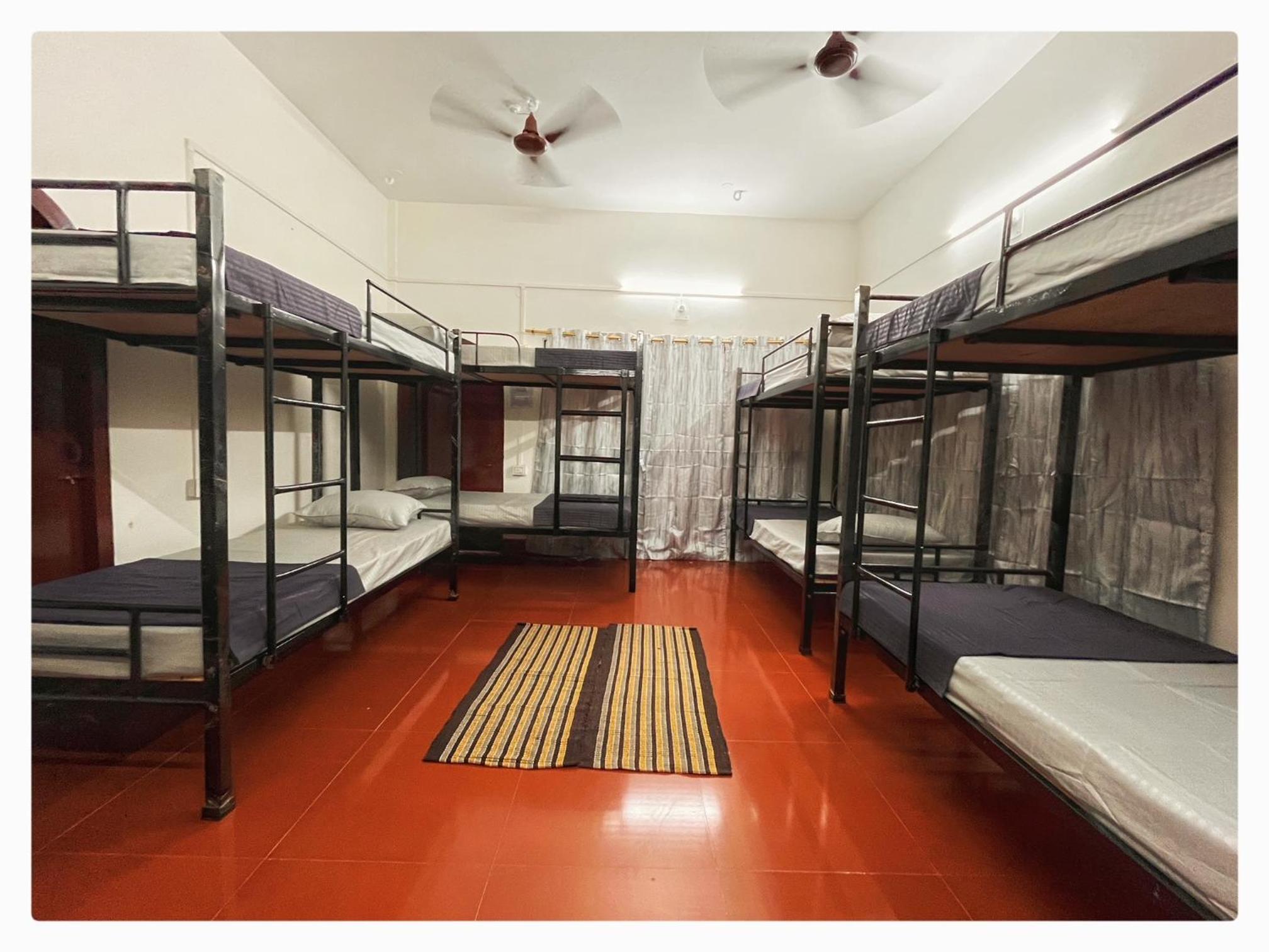 Bed in 8-Bed Mixed Dormitory Room photo 3