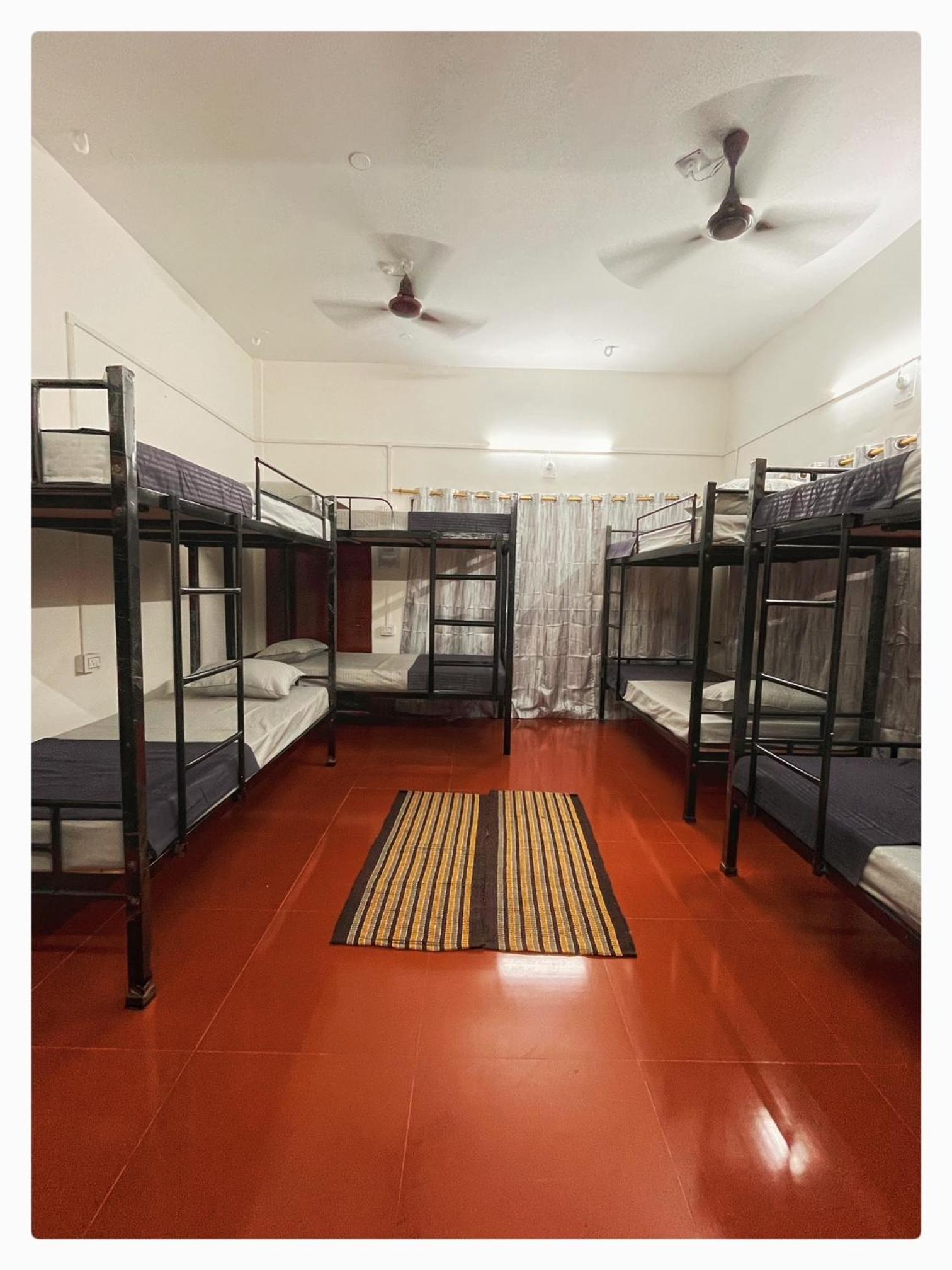 Bed in 8-Bed Mixed Dormitory Room photo 1