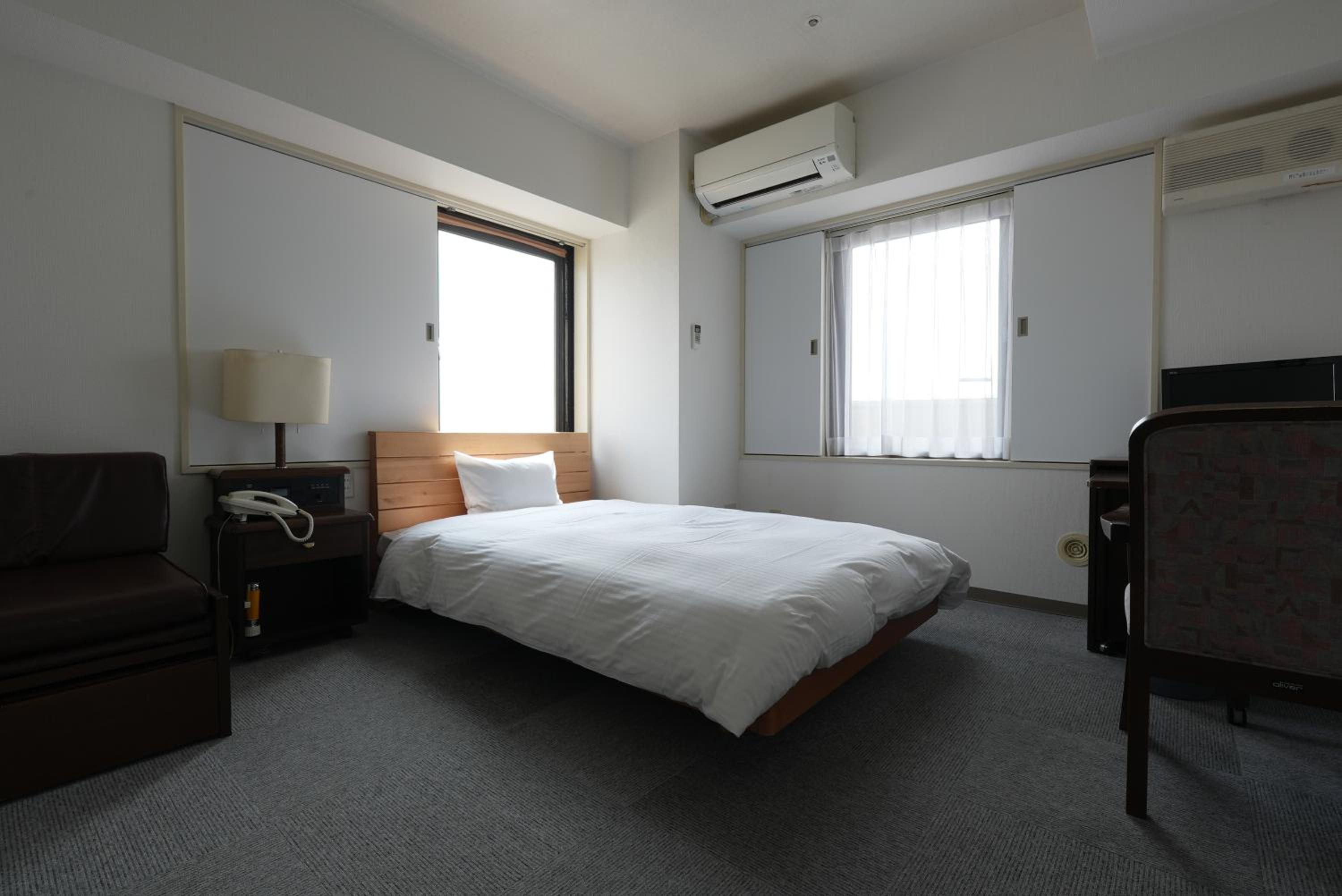 Single Room - Smoking photo 2