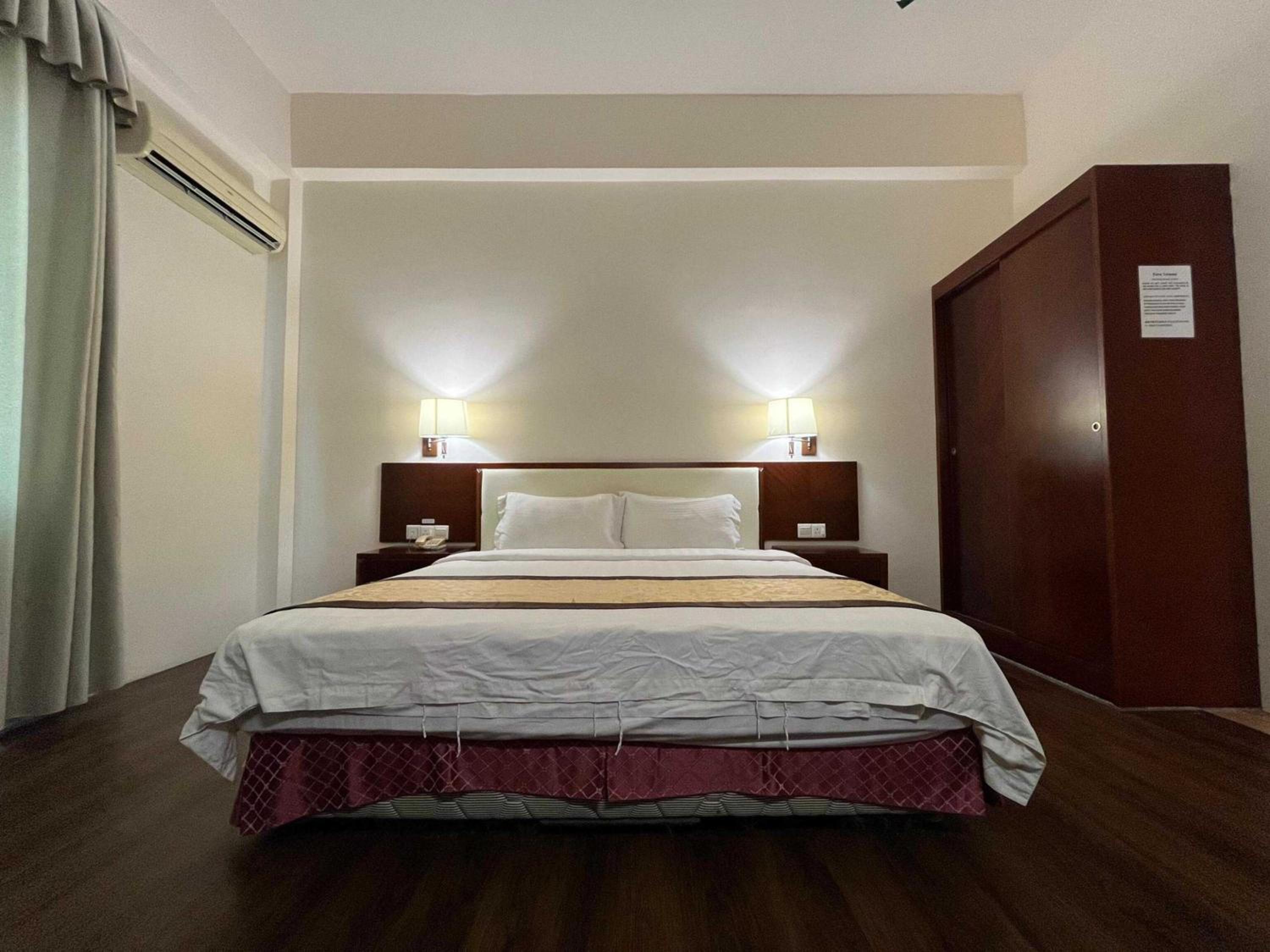 Deluxe King Room photo 3