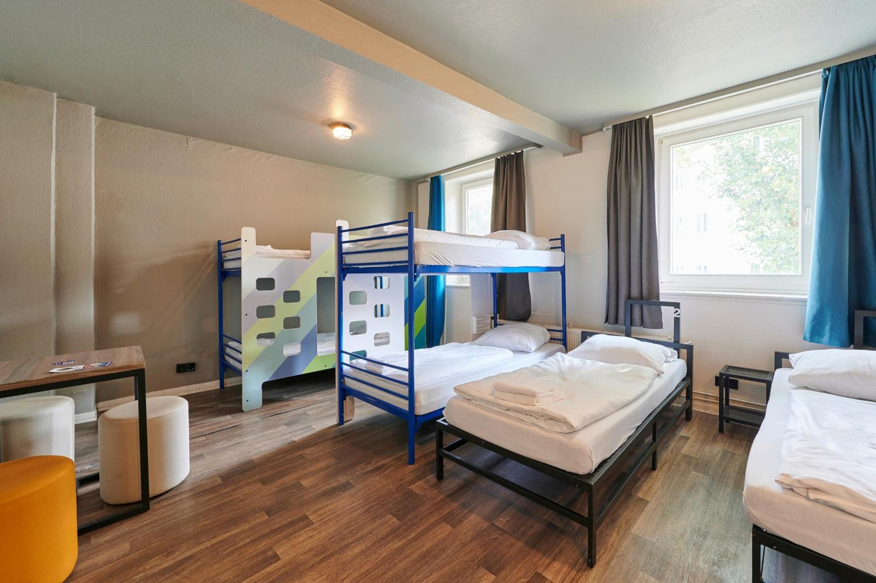 Six-Bedroom - Photo 1