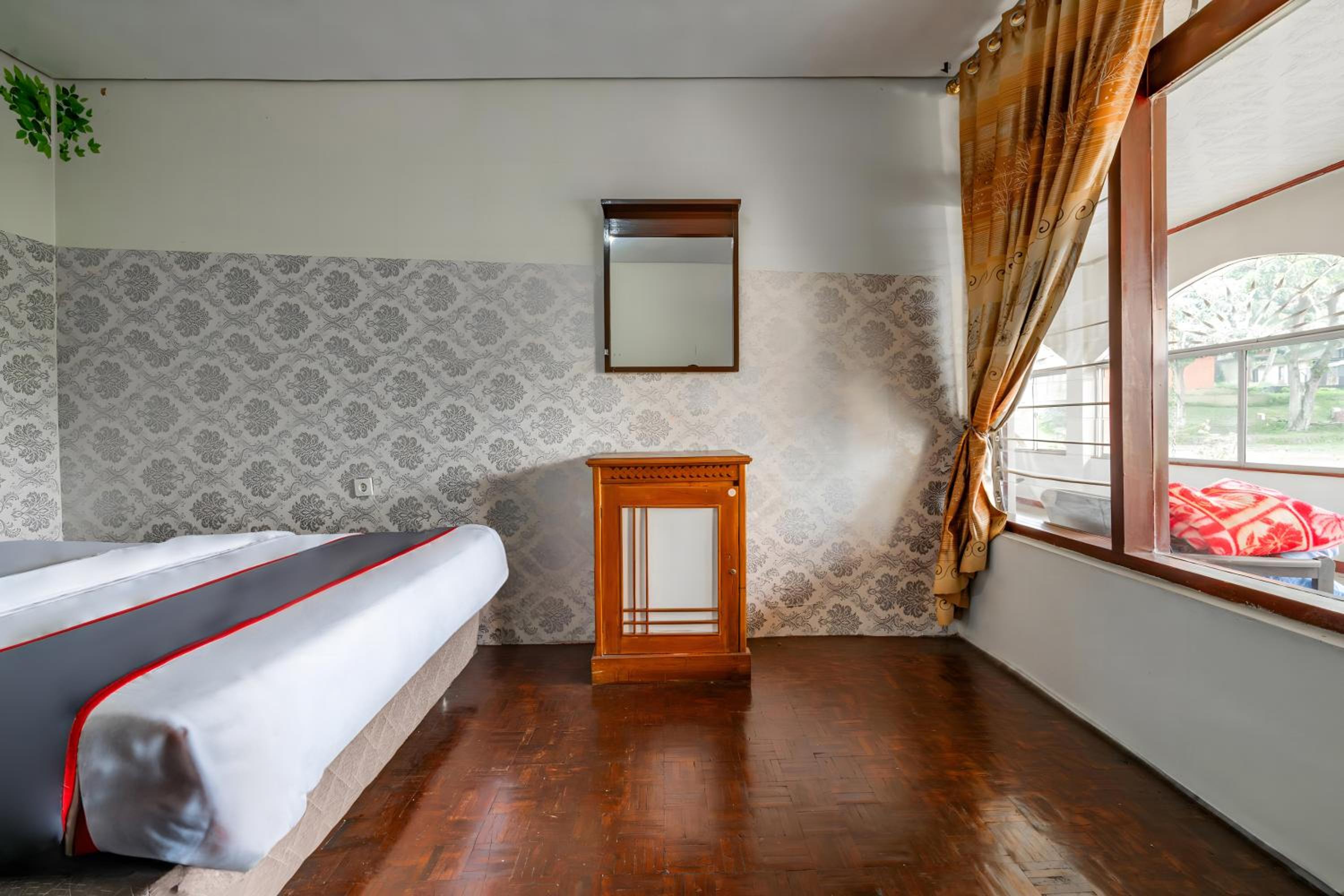 Deluxe King Room photo 2
