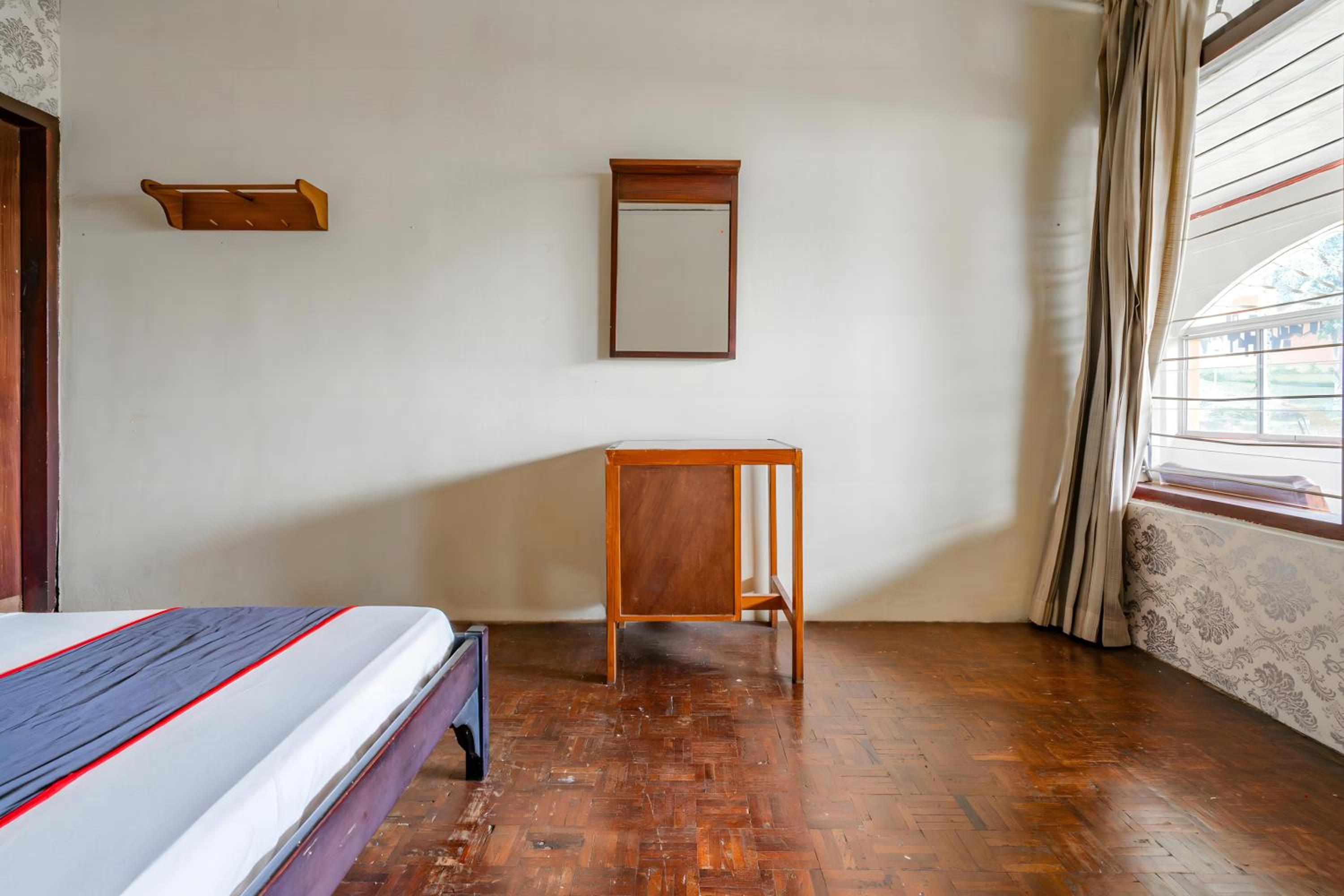 Economy Twin Room photo 2