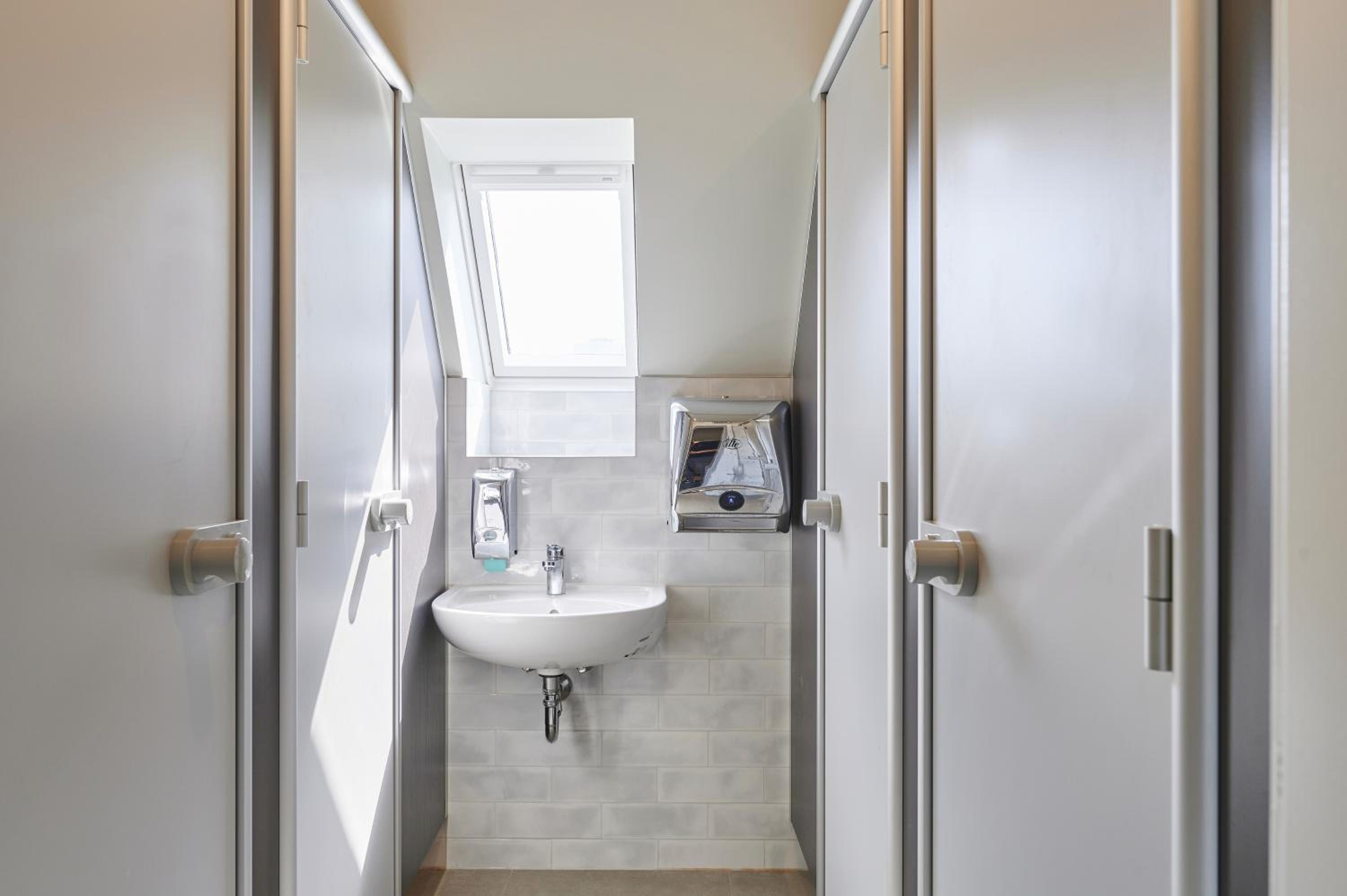Twin Room with Shared Bathroom photo 2