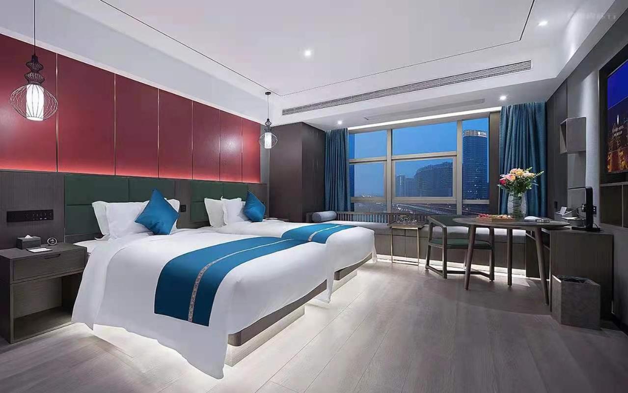 Elegant Twin Room photo 1