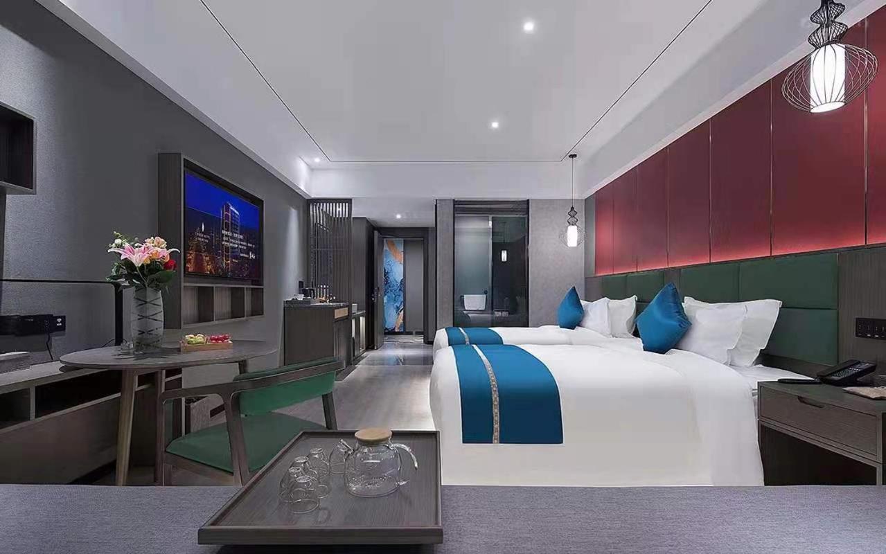 Elegant Twin Room photo 2
