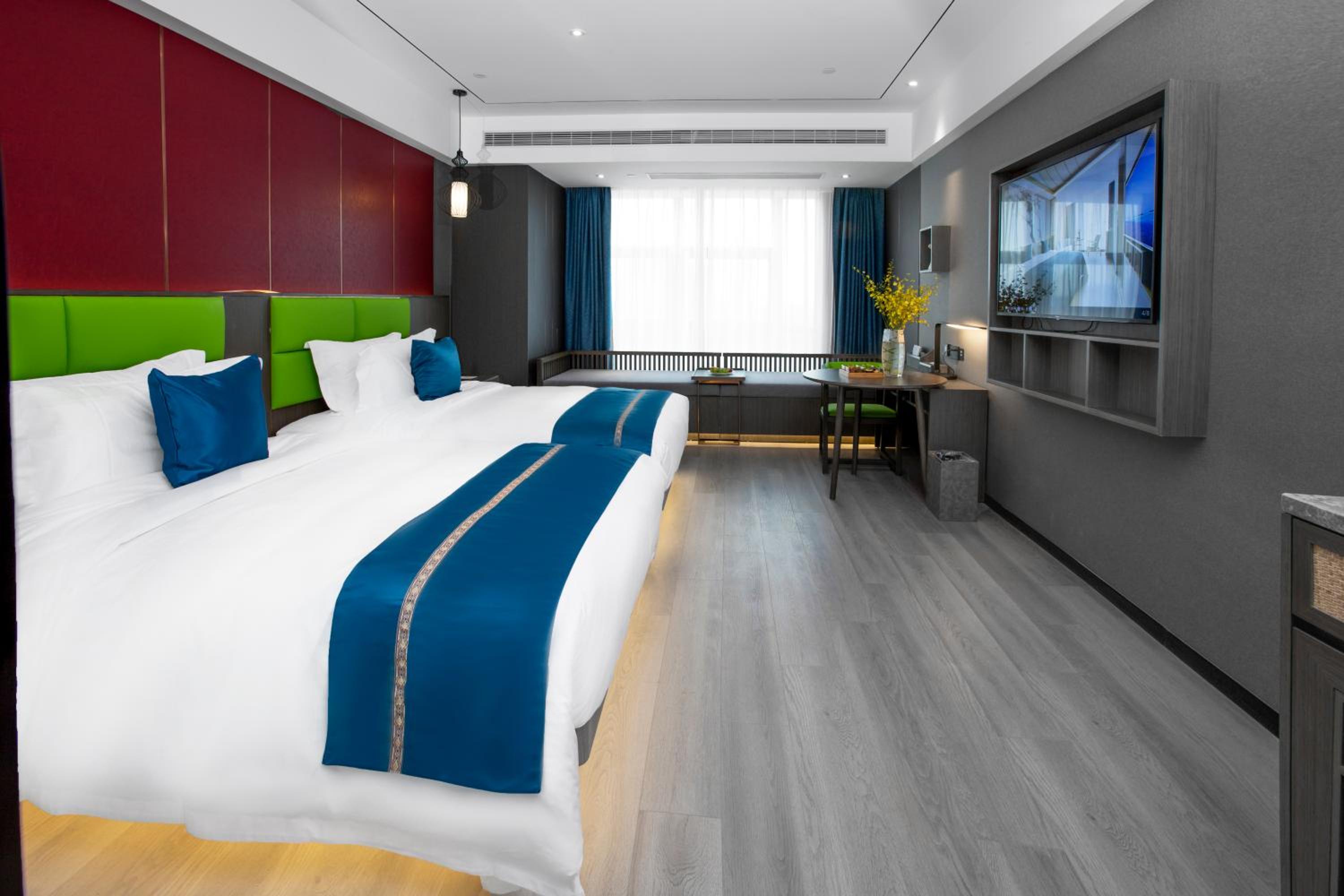 Elegant Twin Room photo 3