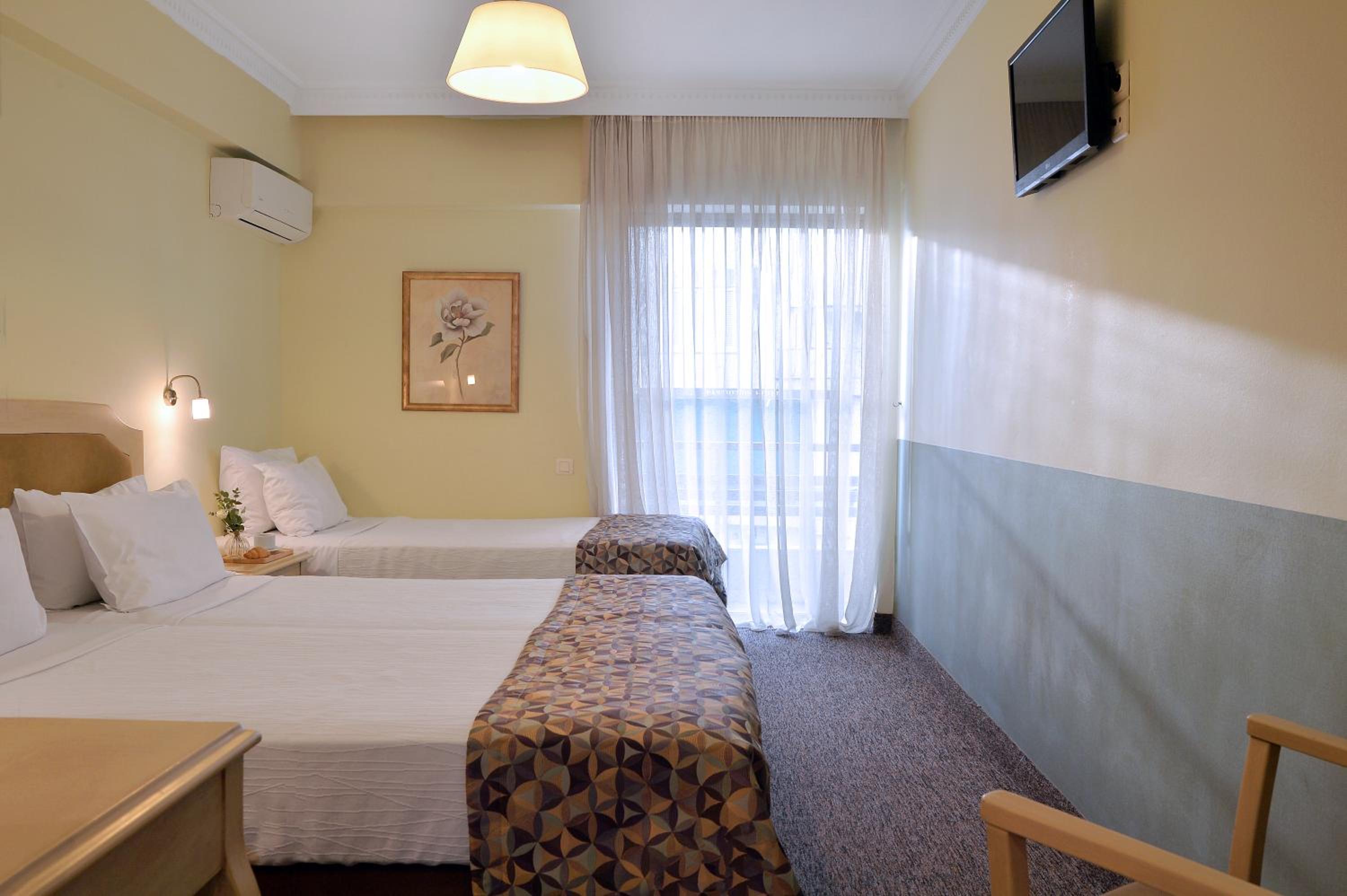 Triple Room thumbnail 5