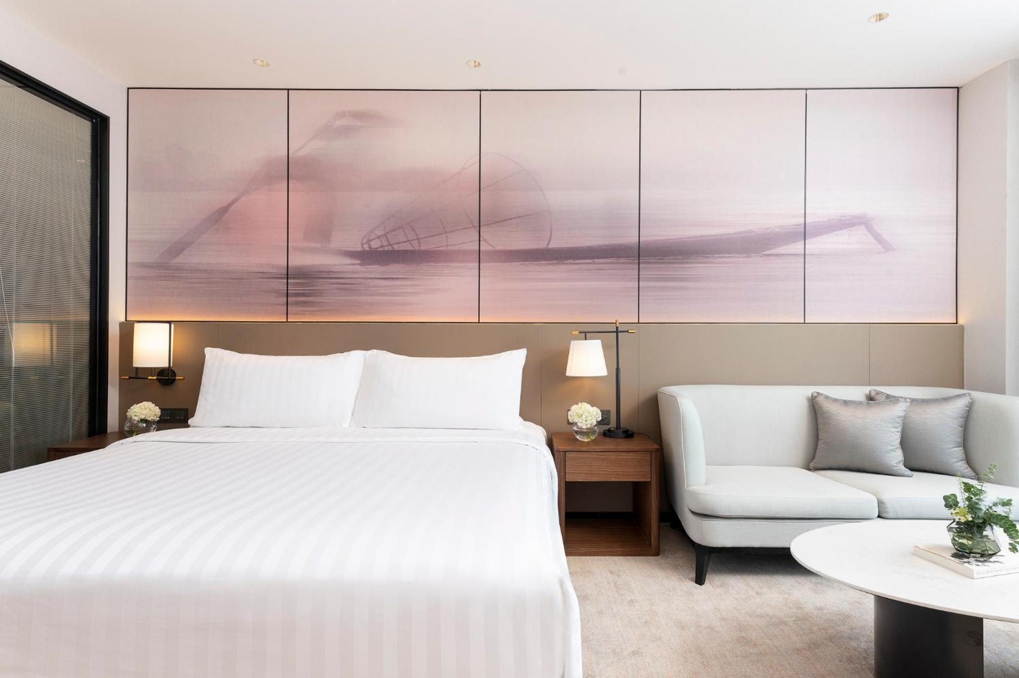 Deluxe King Room photo 2