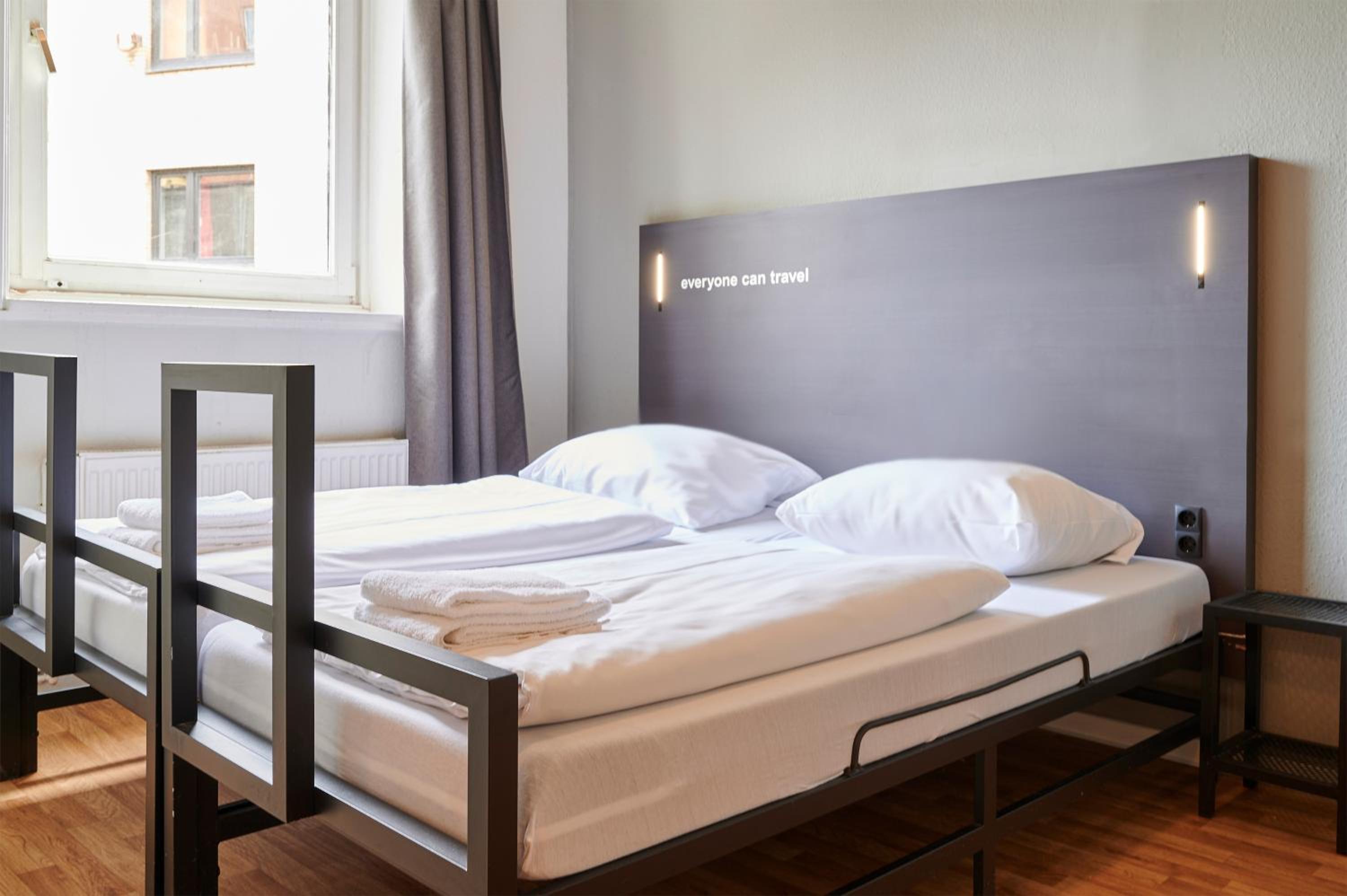 Twin Room - Photo 2