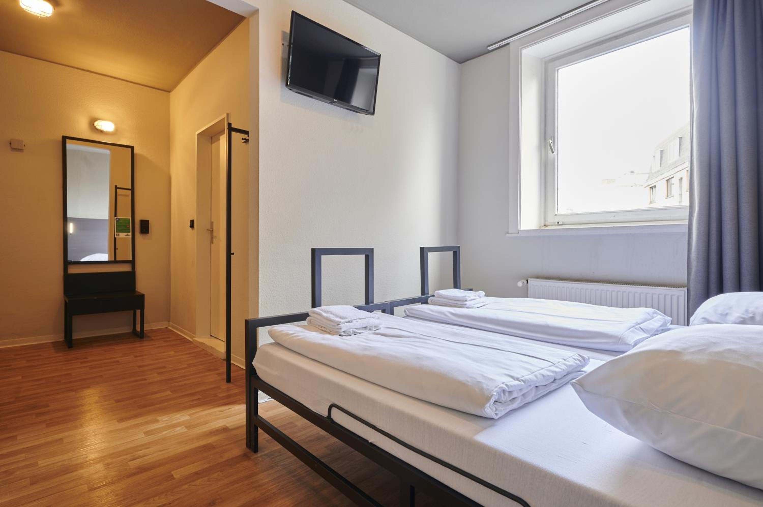 Twin Room - Photo 1