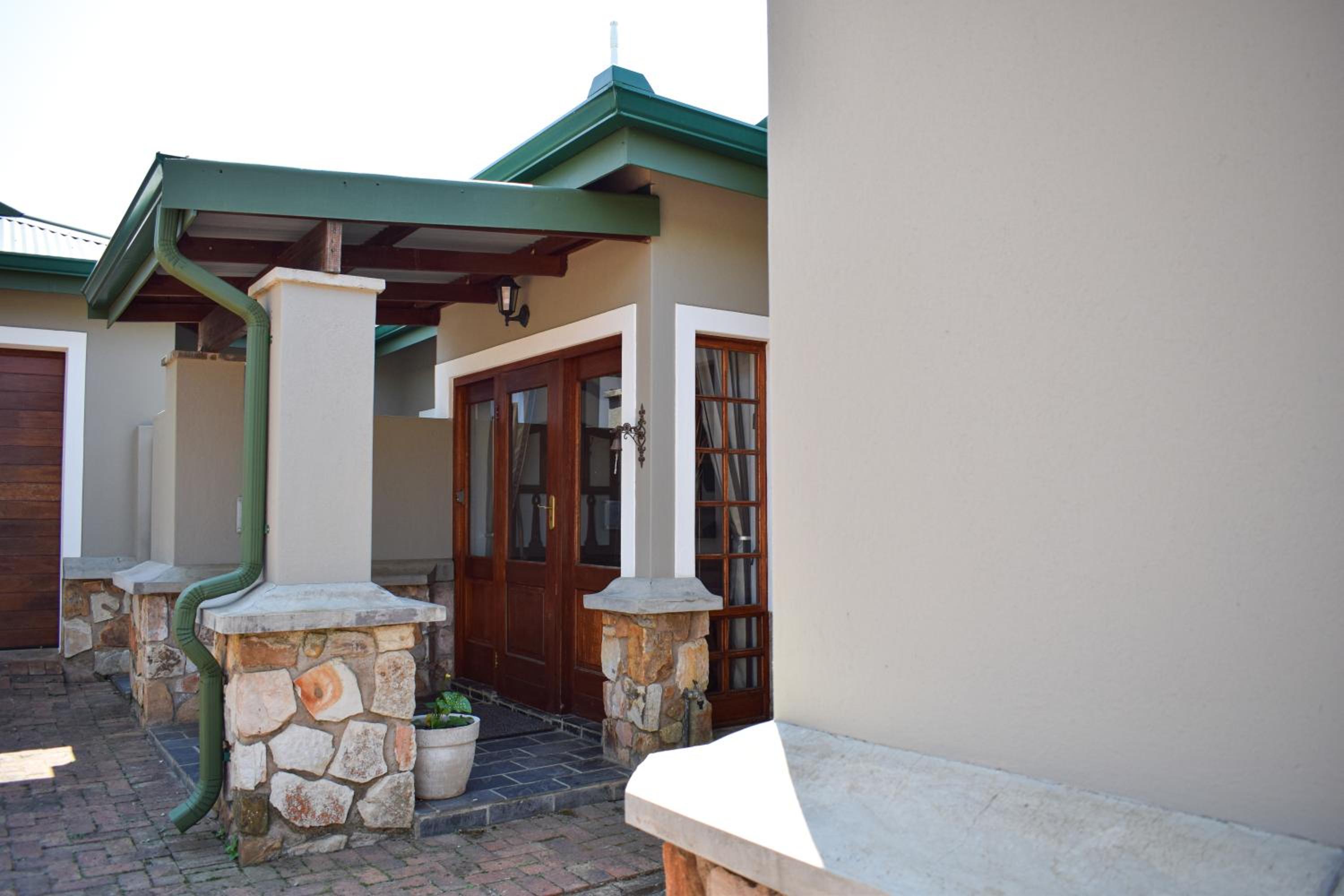 Four-Bedroom House - Photo 7
