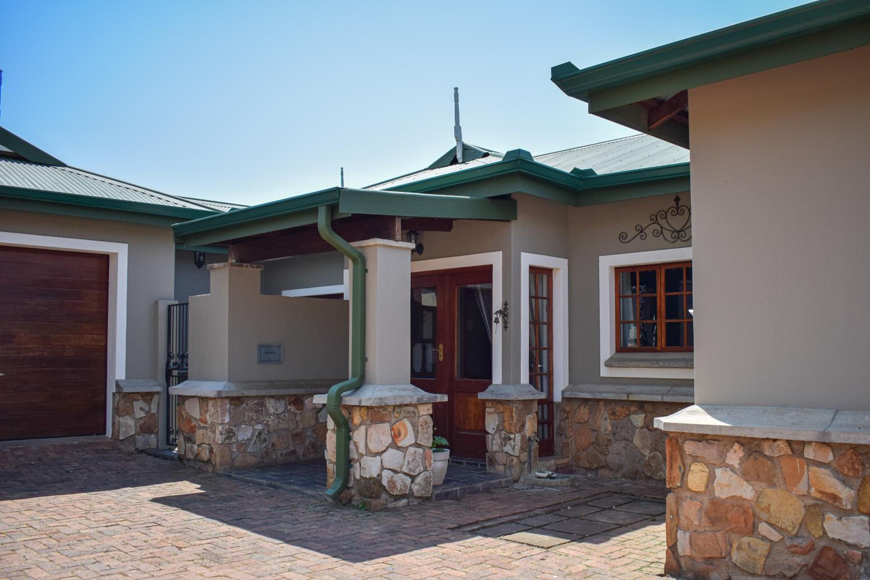 Four-Bedroom House - Photo 9