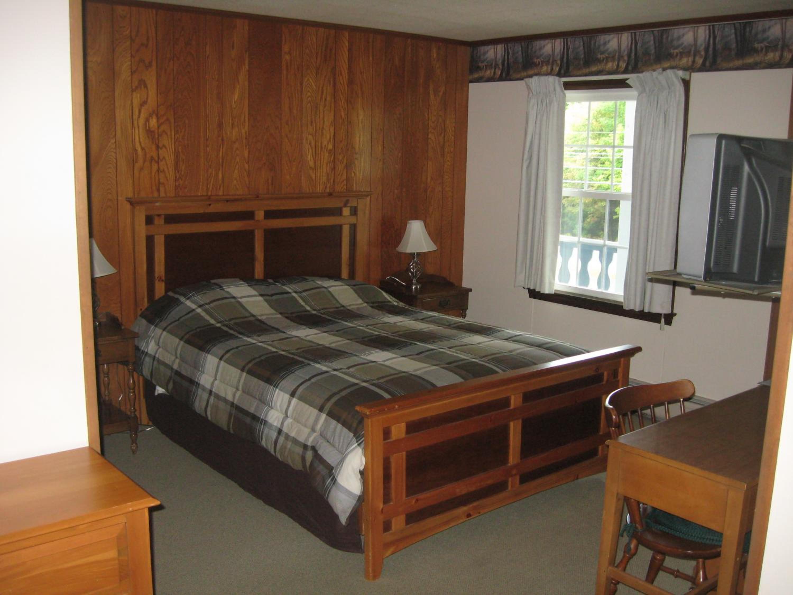 Queen Room photo 2
