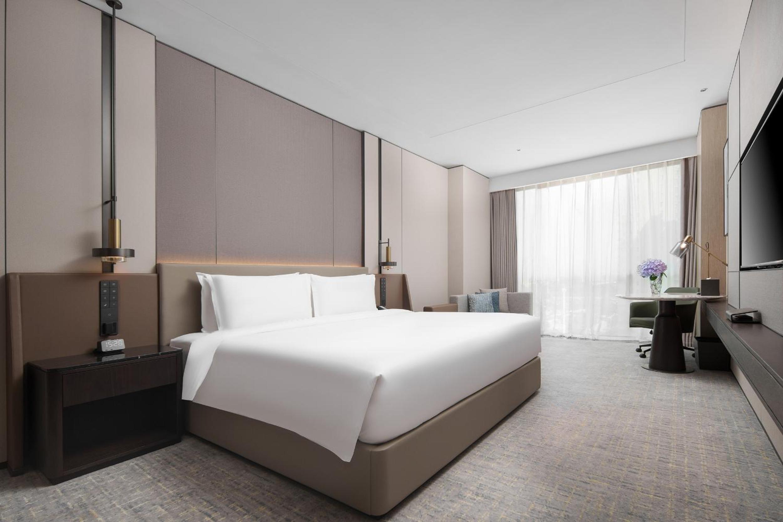 Deluxe King Room photo 3